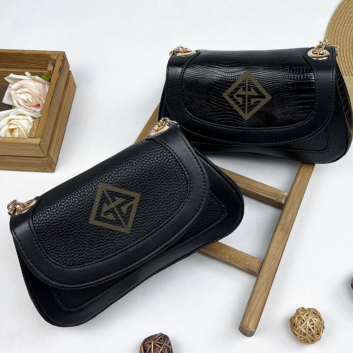 کیف پاسپورتی در دو طرح رنگ مشکی