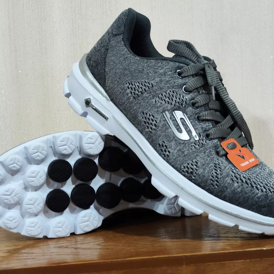 کفش اسکیچرز زنانه و مردانه کف ماساژوری طبی بسیار راحت  مخصوص پیاده روی 