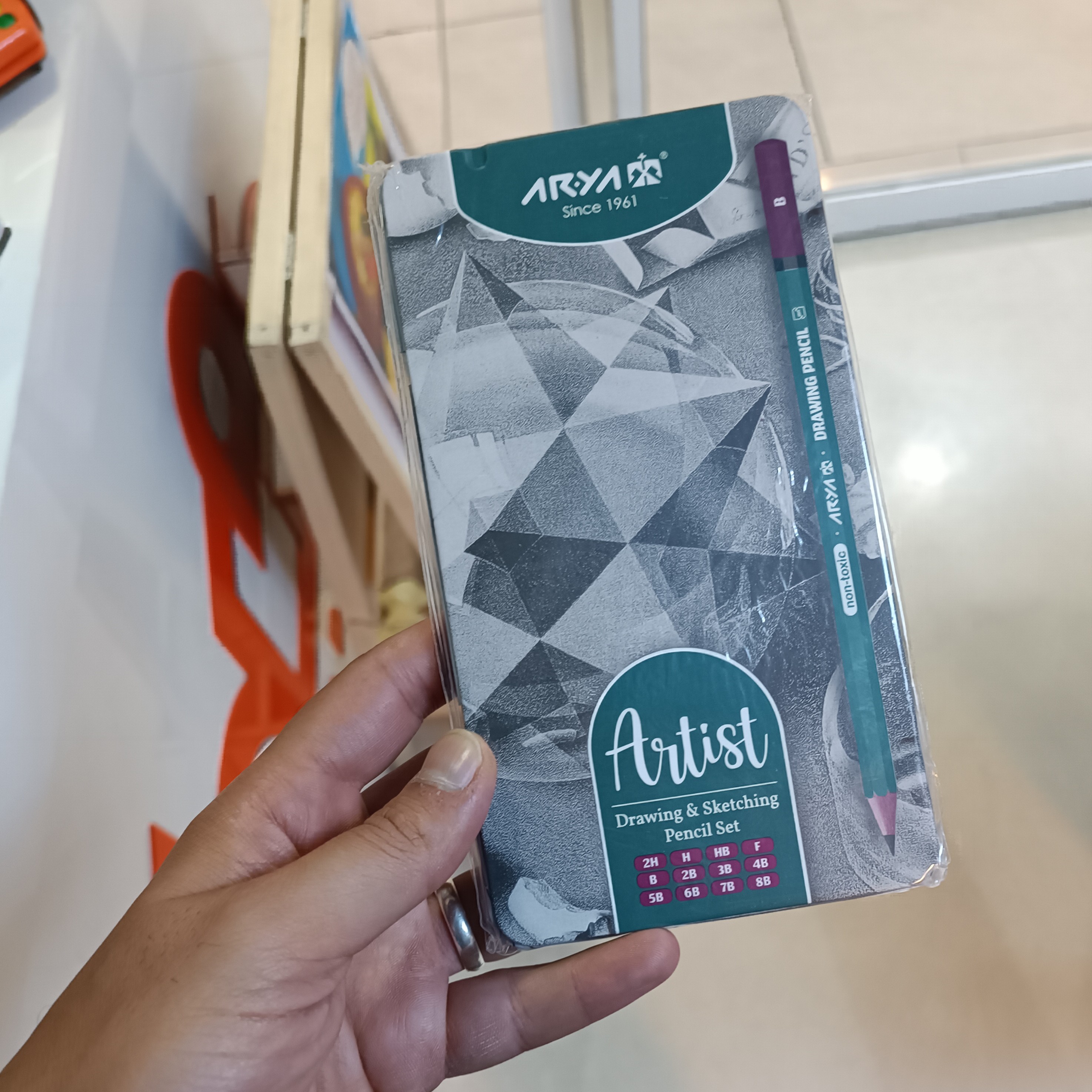 ست طراحی سیاه قلم آریا جعبه فلزی