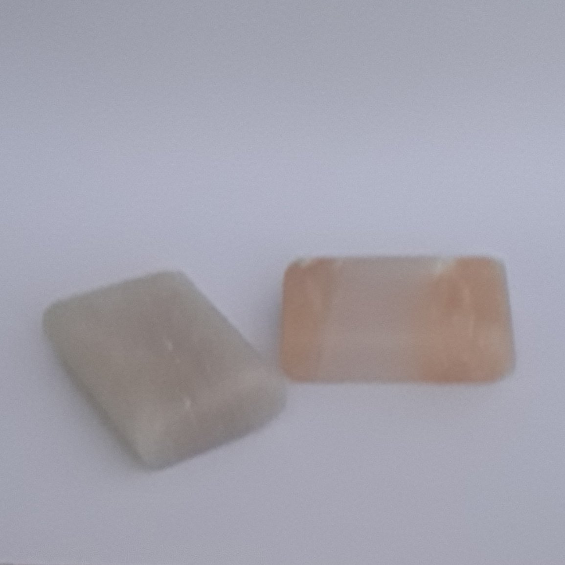 صابون سنگ نمک هالیت موسسه پژوهشی طبی بازرگانی سیمرغ (دفع انرژی منفی از جسم و روح)