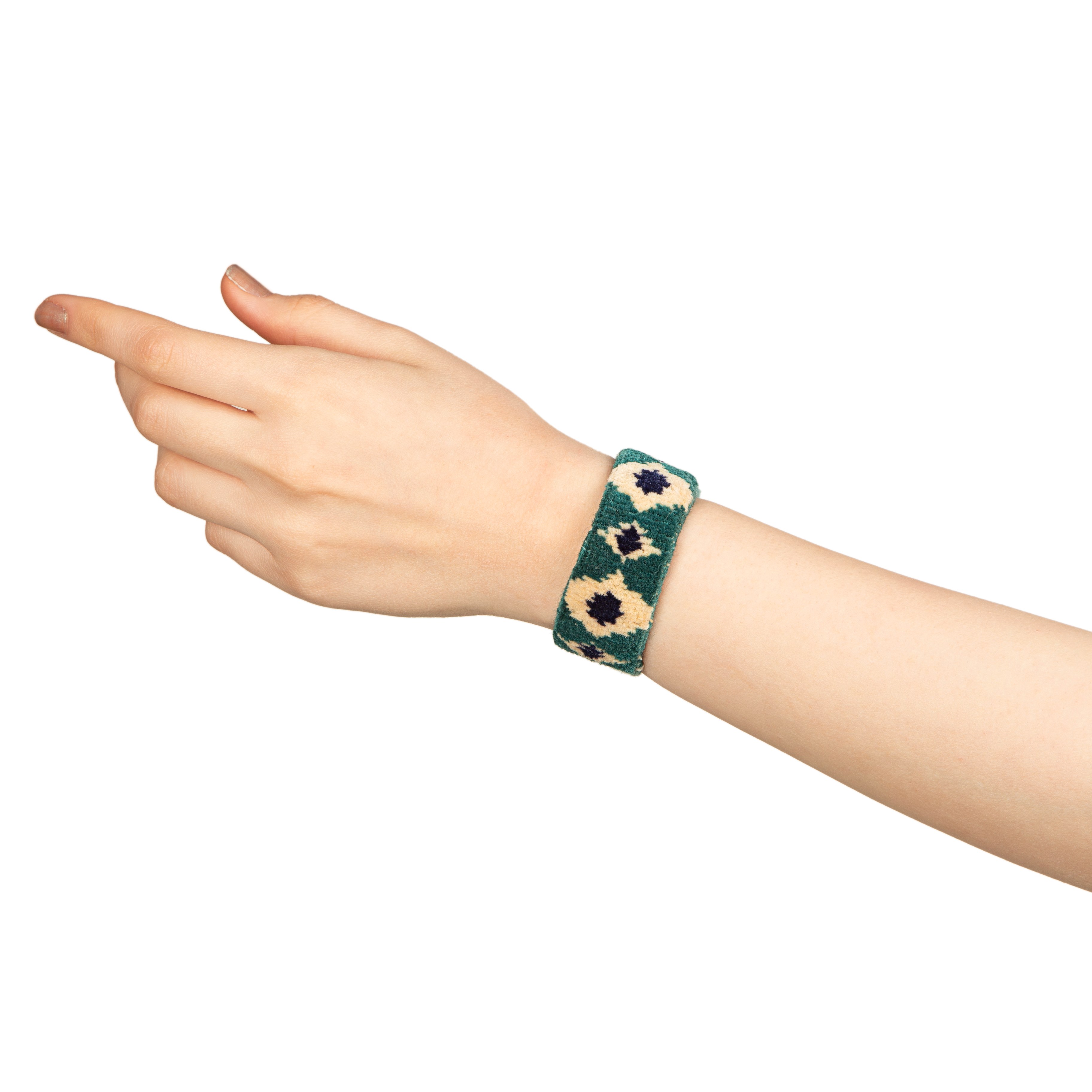 دستبند فرش ایرانی- زیبایی در دستان توست 