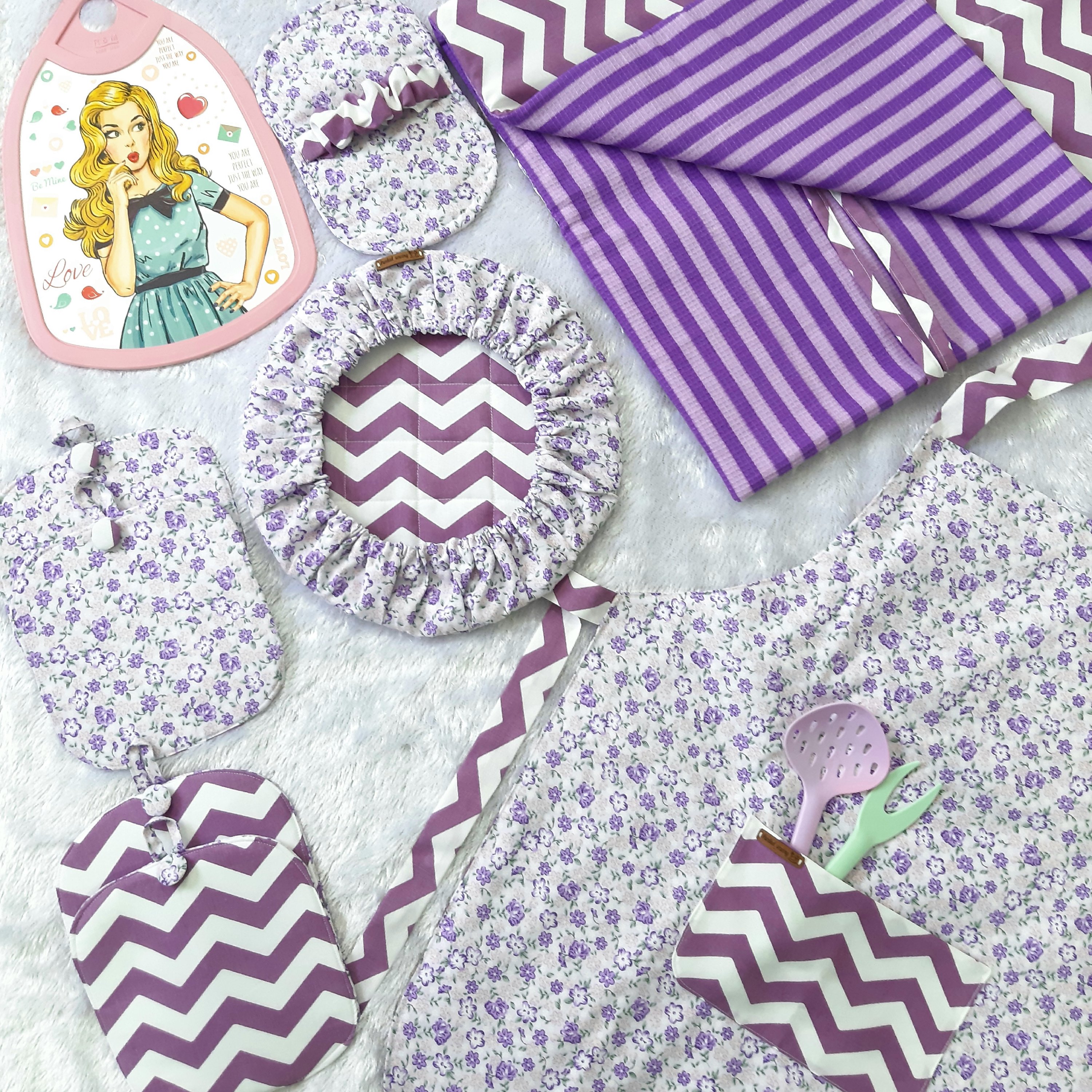 سرویس آشپرخانه طرح گلدار بنفش