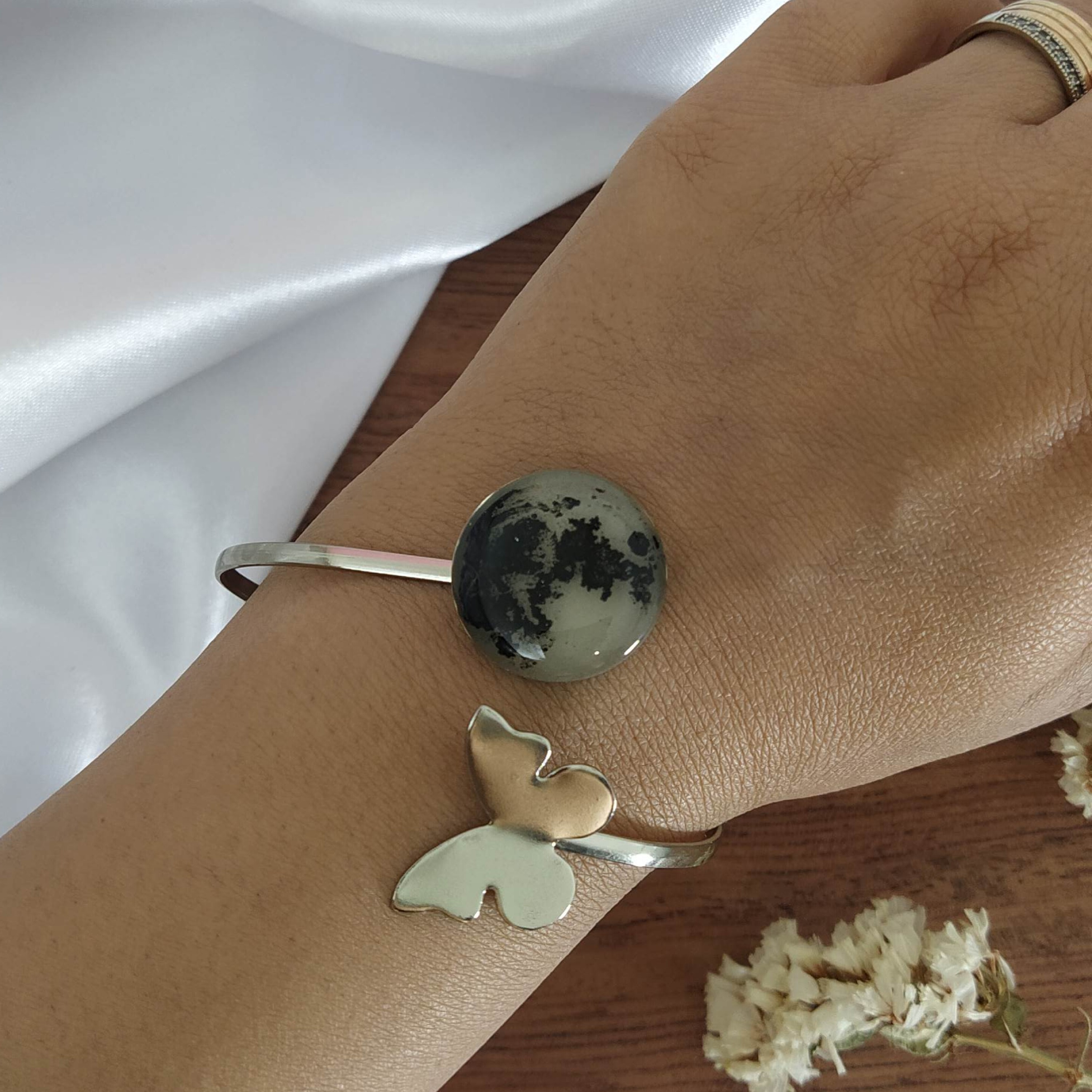 دستبند پروانه و ماه شب تاب