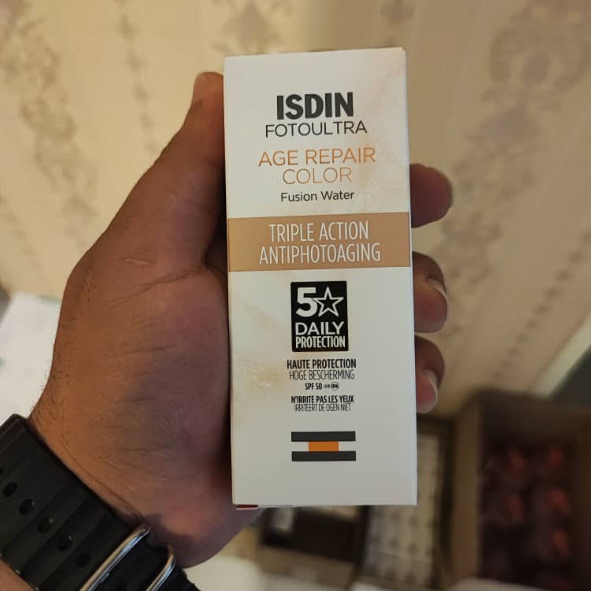 کرم ضد آفتاب ضد پیری و ترمیم کننده رنگی ایزدین 