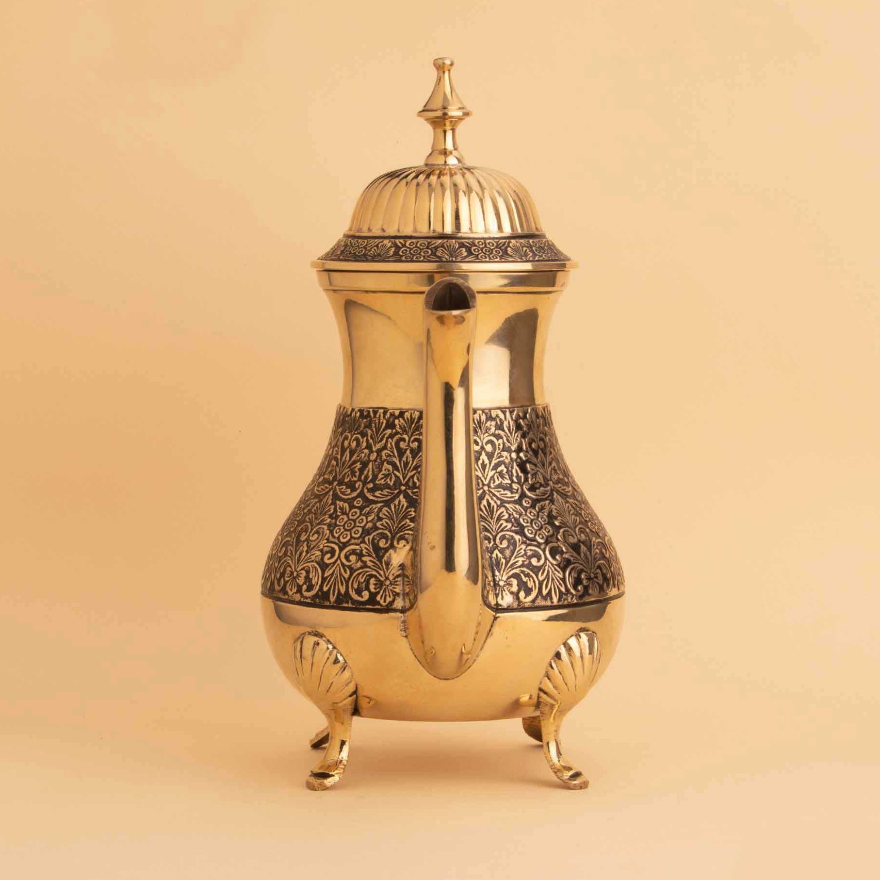 قوری برنجی طرح تاج مدل آمبوس2106