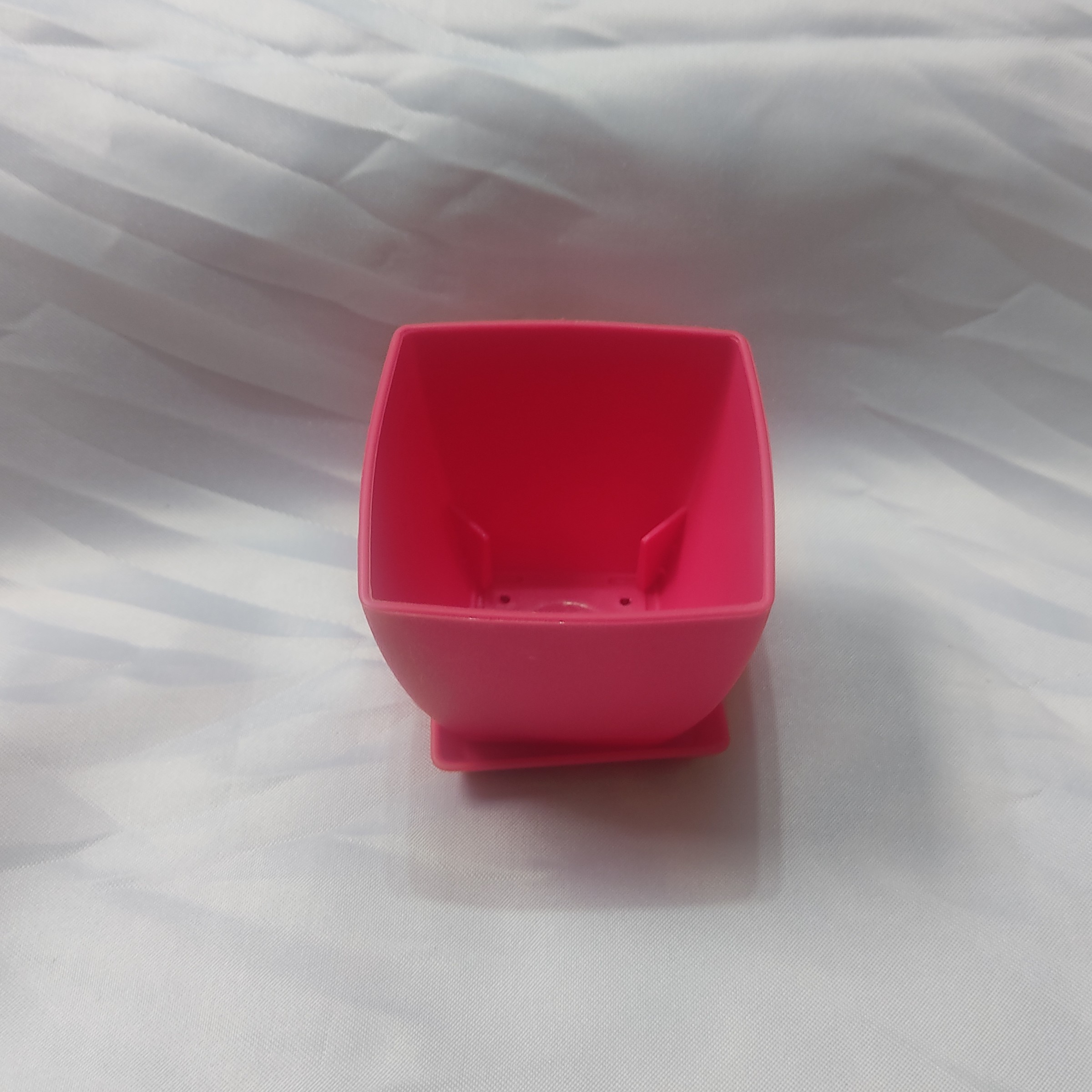 گلدان پلاستیکی چهارگوش سایز 6 رنگ سرخابی با زیرگلدانی