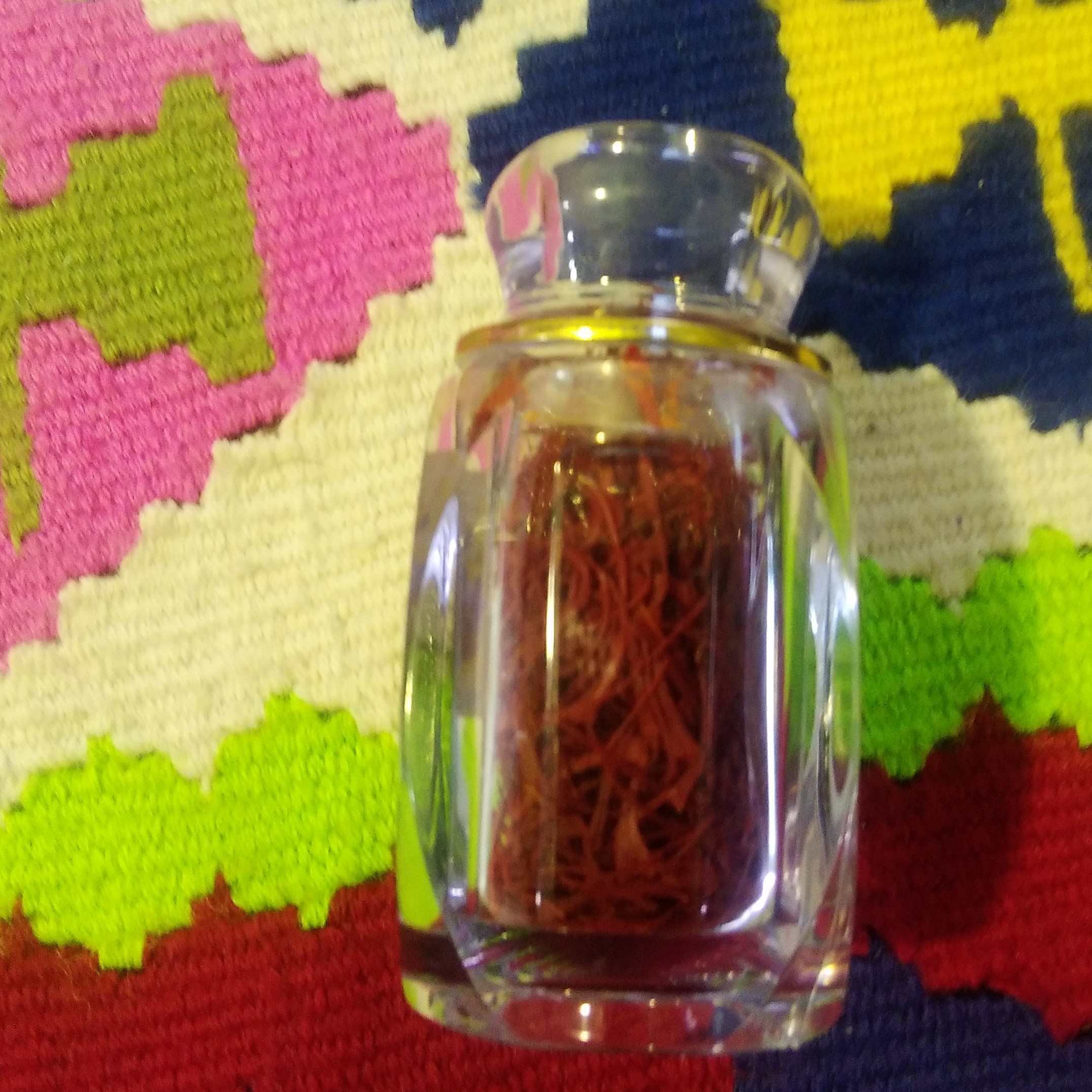 زعفران اعلا و درجه یک کرمانشاه بسیار عالی معطر و خوش رنگ