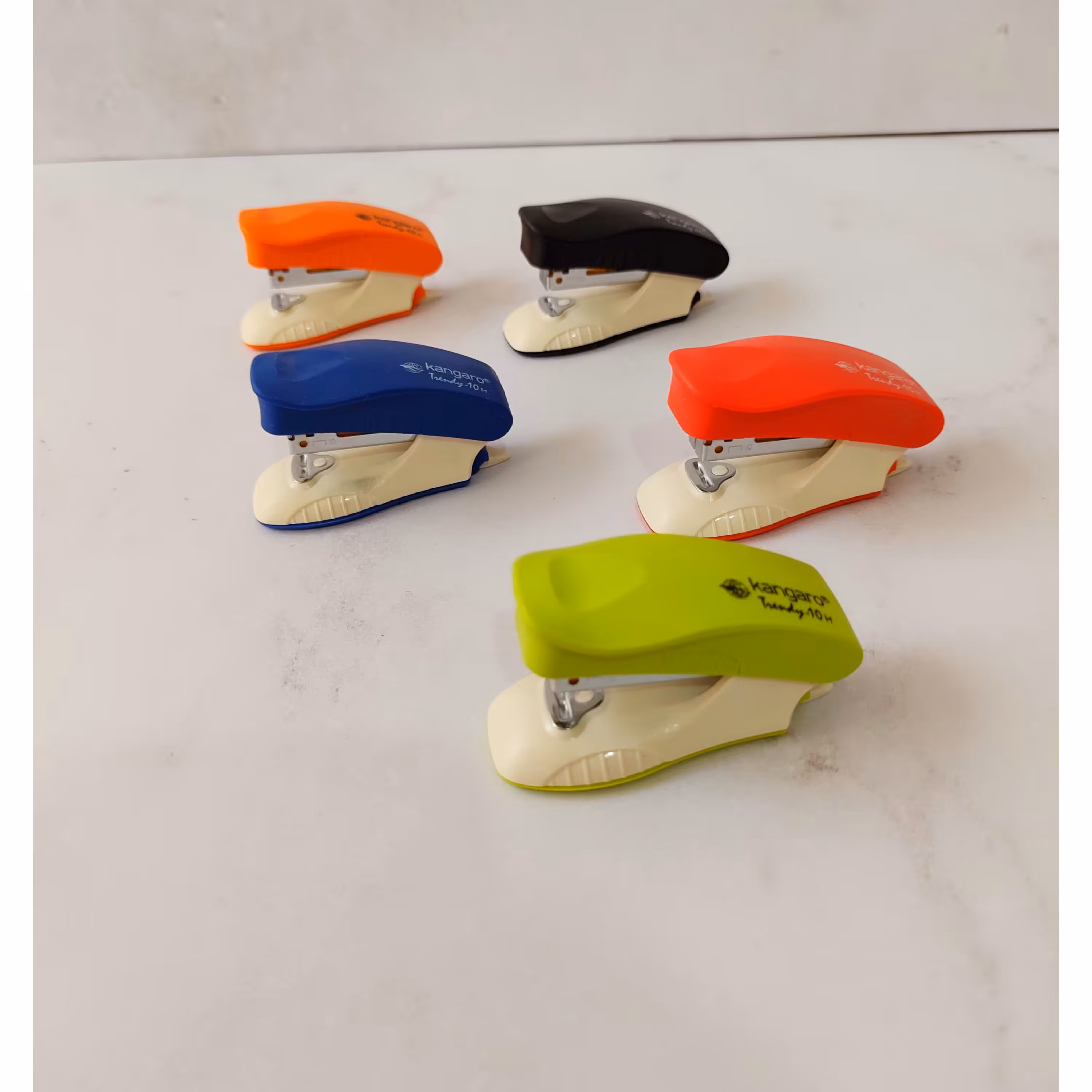 منگنه  زن کانگرو با کیفیت عالی رنگ قرمز 