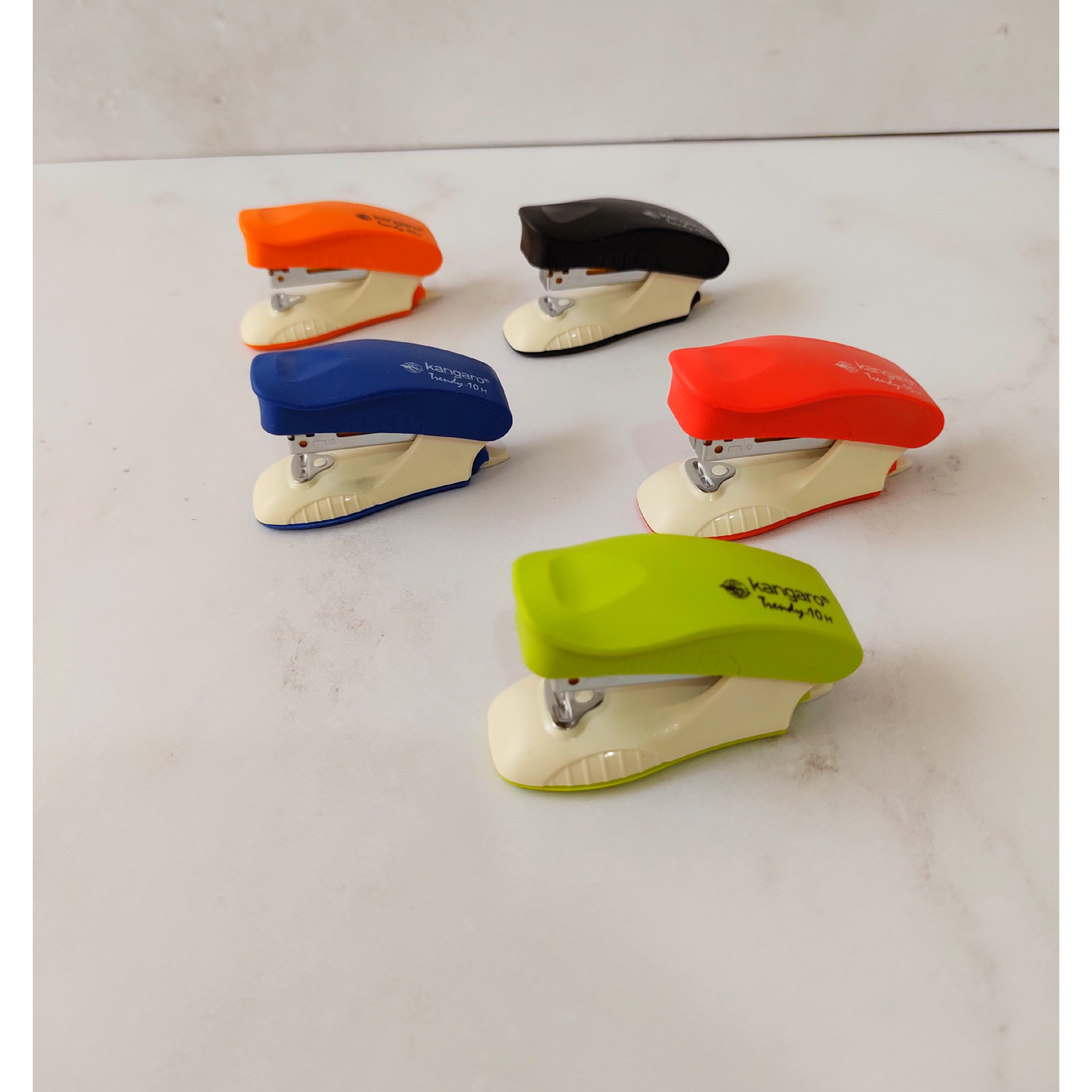 منگنه  زن کانگرو با کیفیت عالی رنگ قرمز 