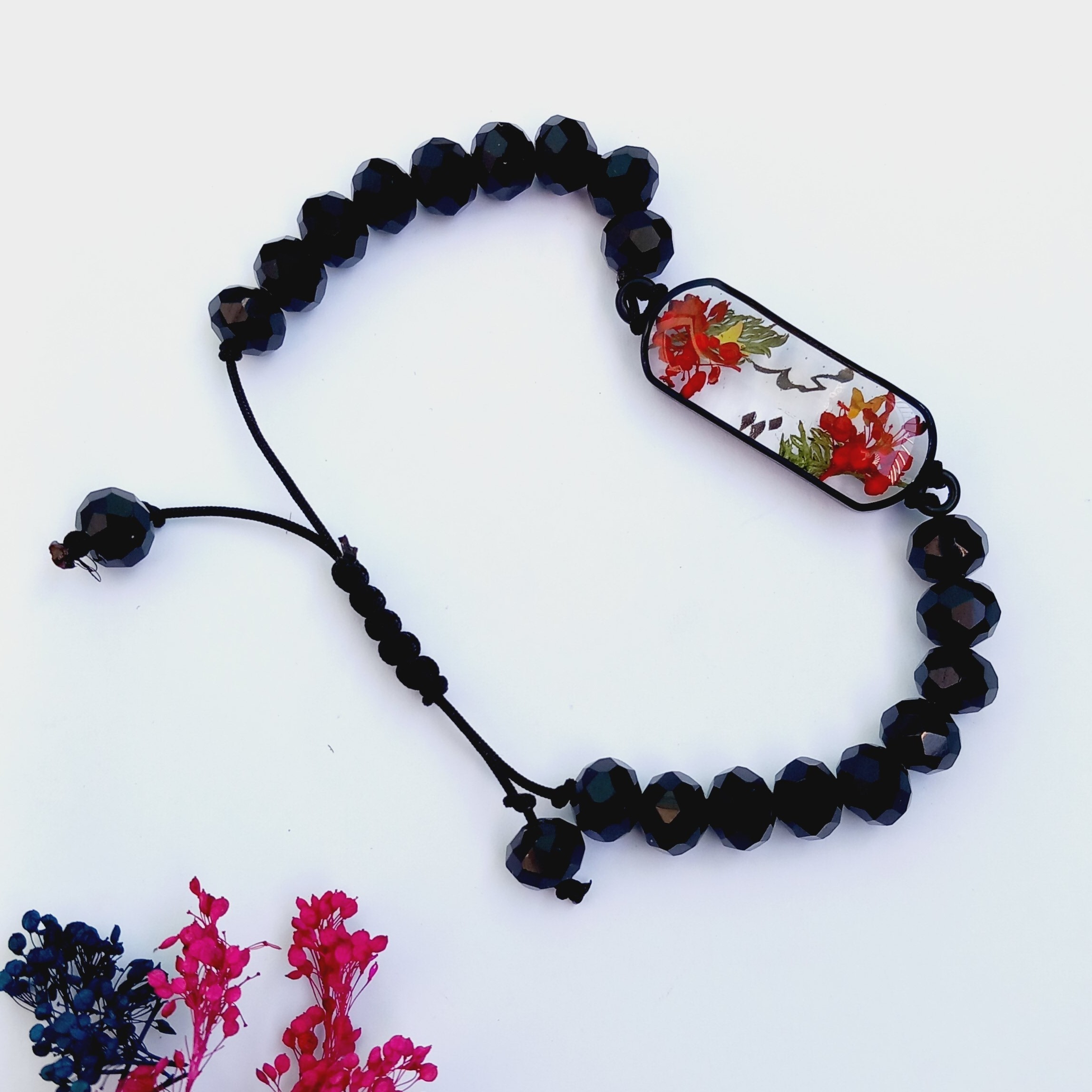 دستبند اسم  رزینی فریم مشکی مهره کریستالی