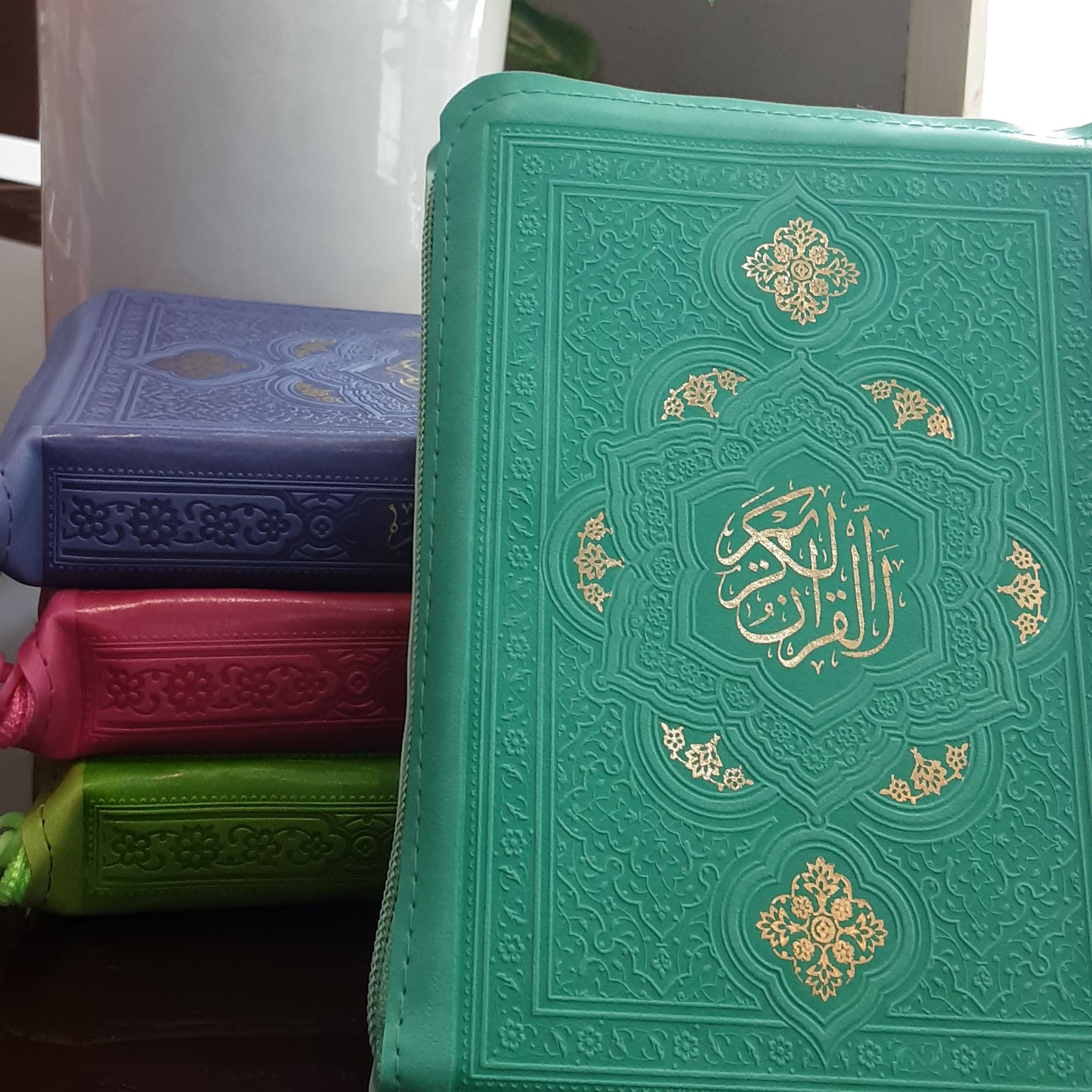 قرآن کریم جلد رنگی ترمو(چرم مصنوعی)صفحه رنگی کیفی زیپ دار