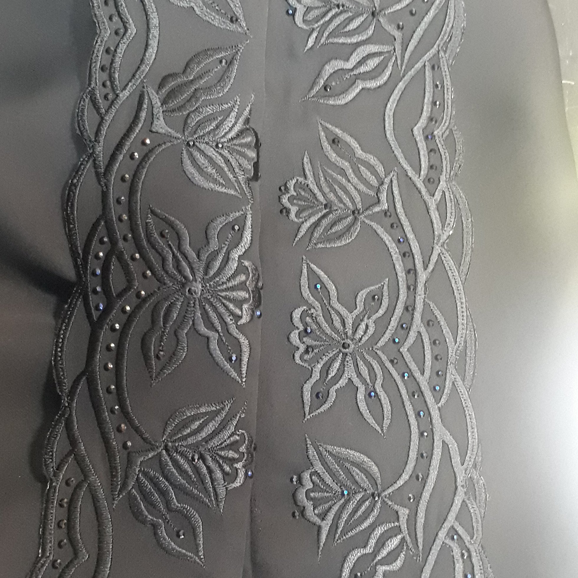 چادر یاسمین گلدوزی شده جنس ژورژت کره