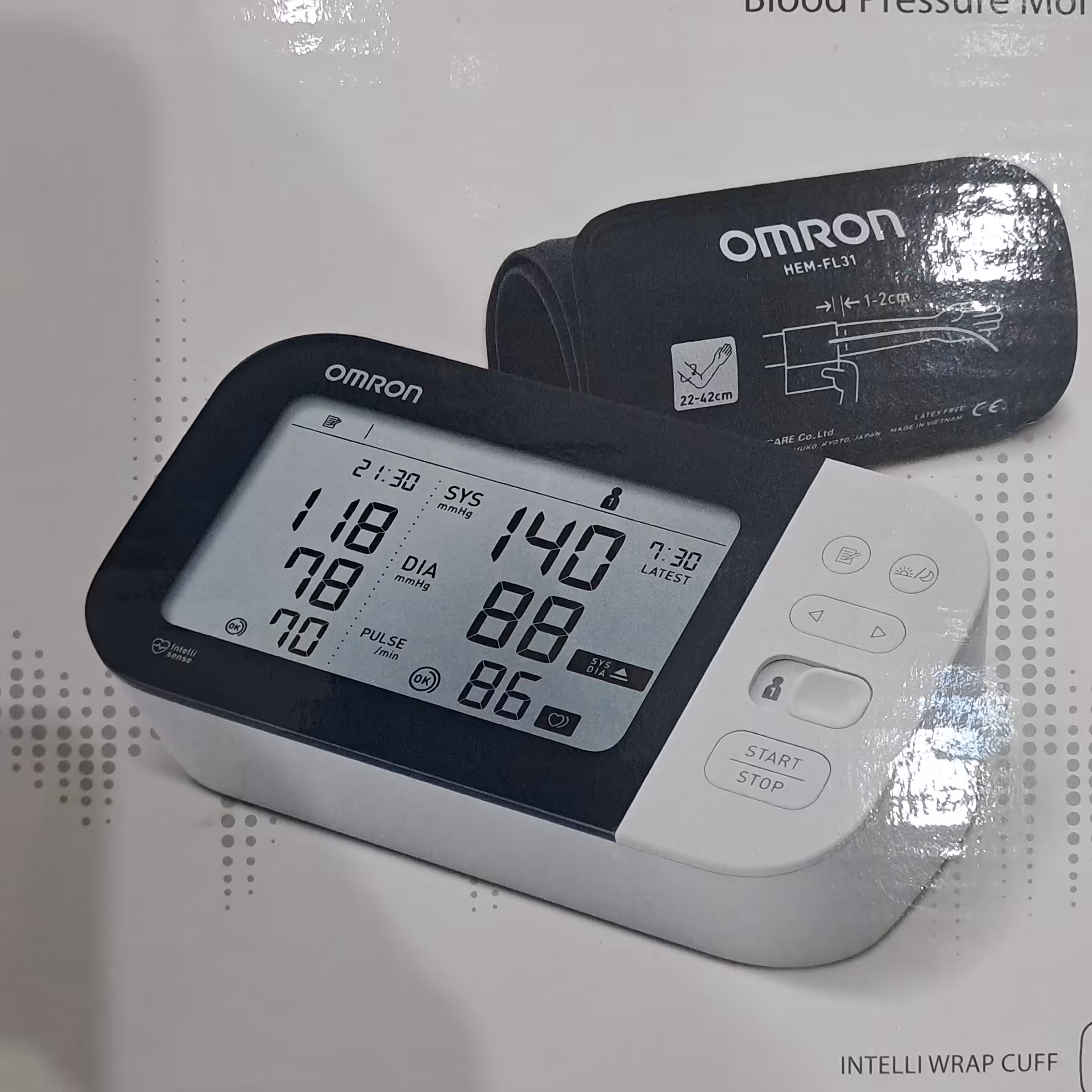 فشارسنج ژاپنی امرون مدل M7   گارانتی تا فروردین 1406