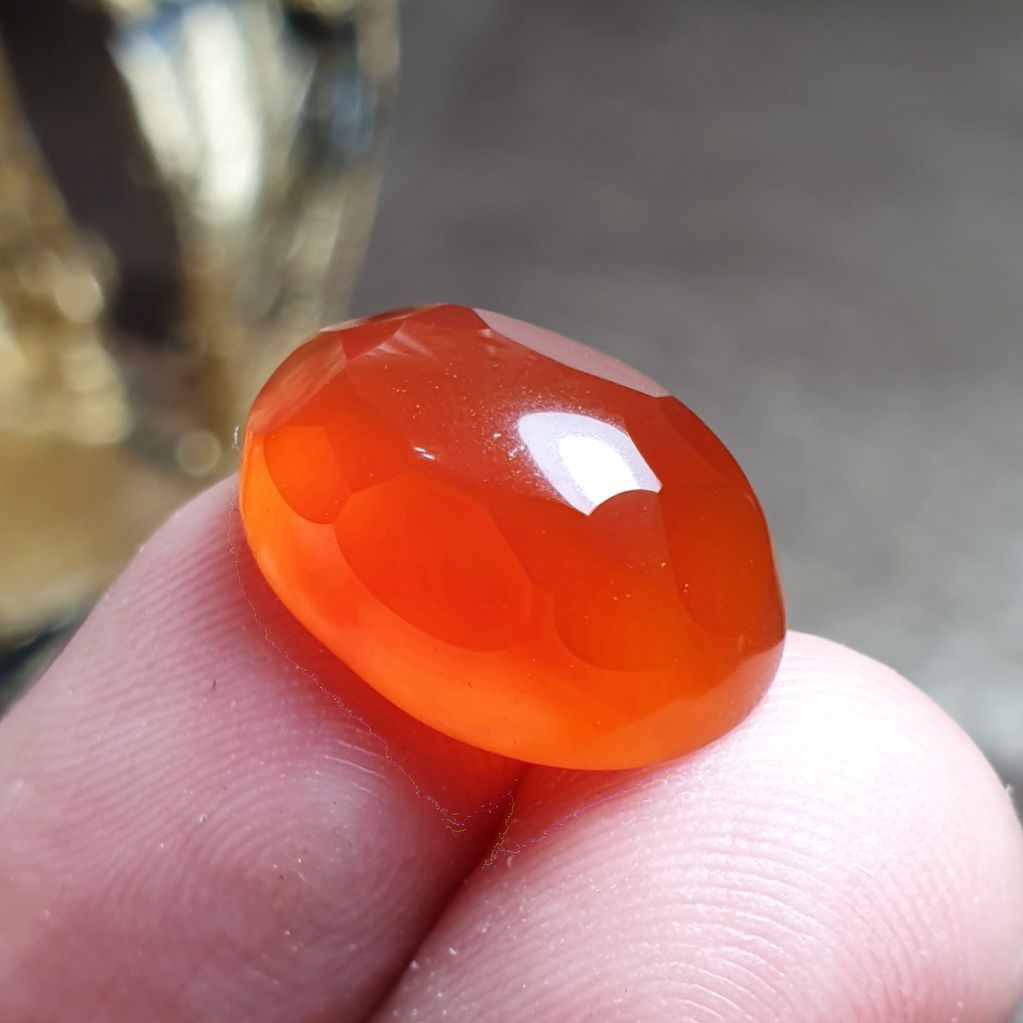 نگین فوق العاده زیبای عقیق سرخ خوش رنگ اصل خراسانی با تراش فست
کد  25806