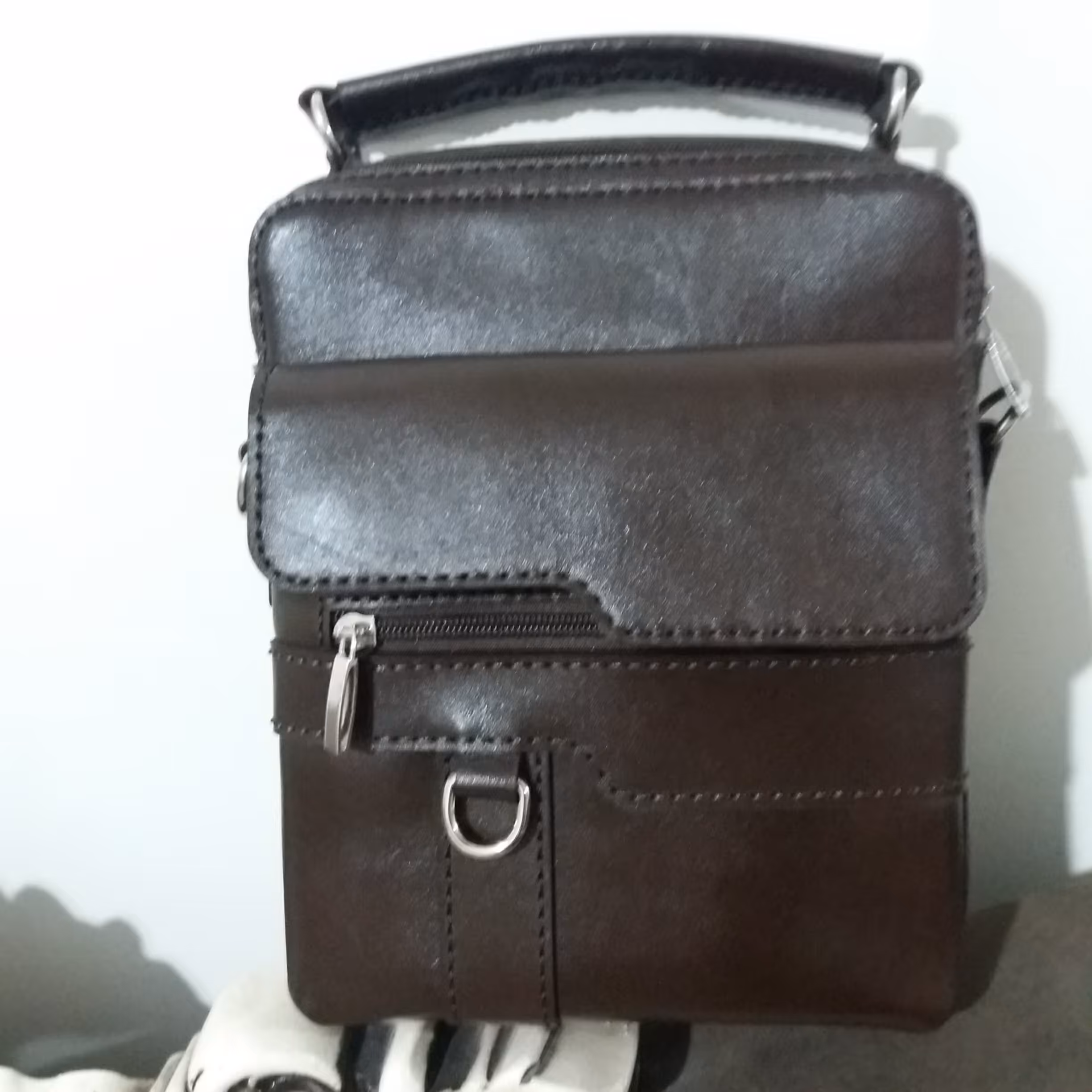 کیف دستدوز دوشی مردانه با چرم طبیعی گاوی با ابعاد 20*24