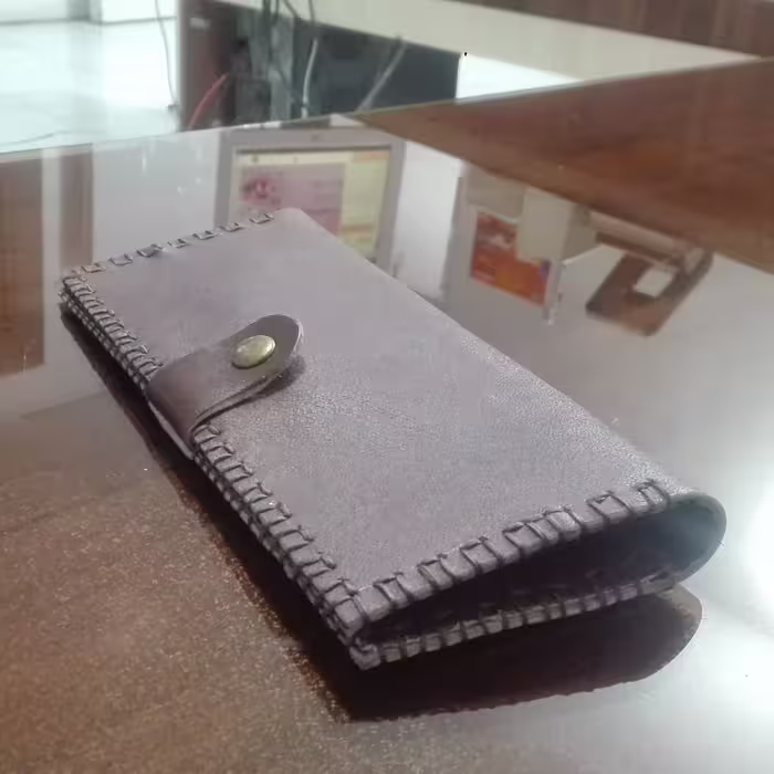 کیف دست دوز چرم طبیعی اعلا وسبک گوسفندی  با دوخت رومی 