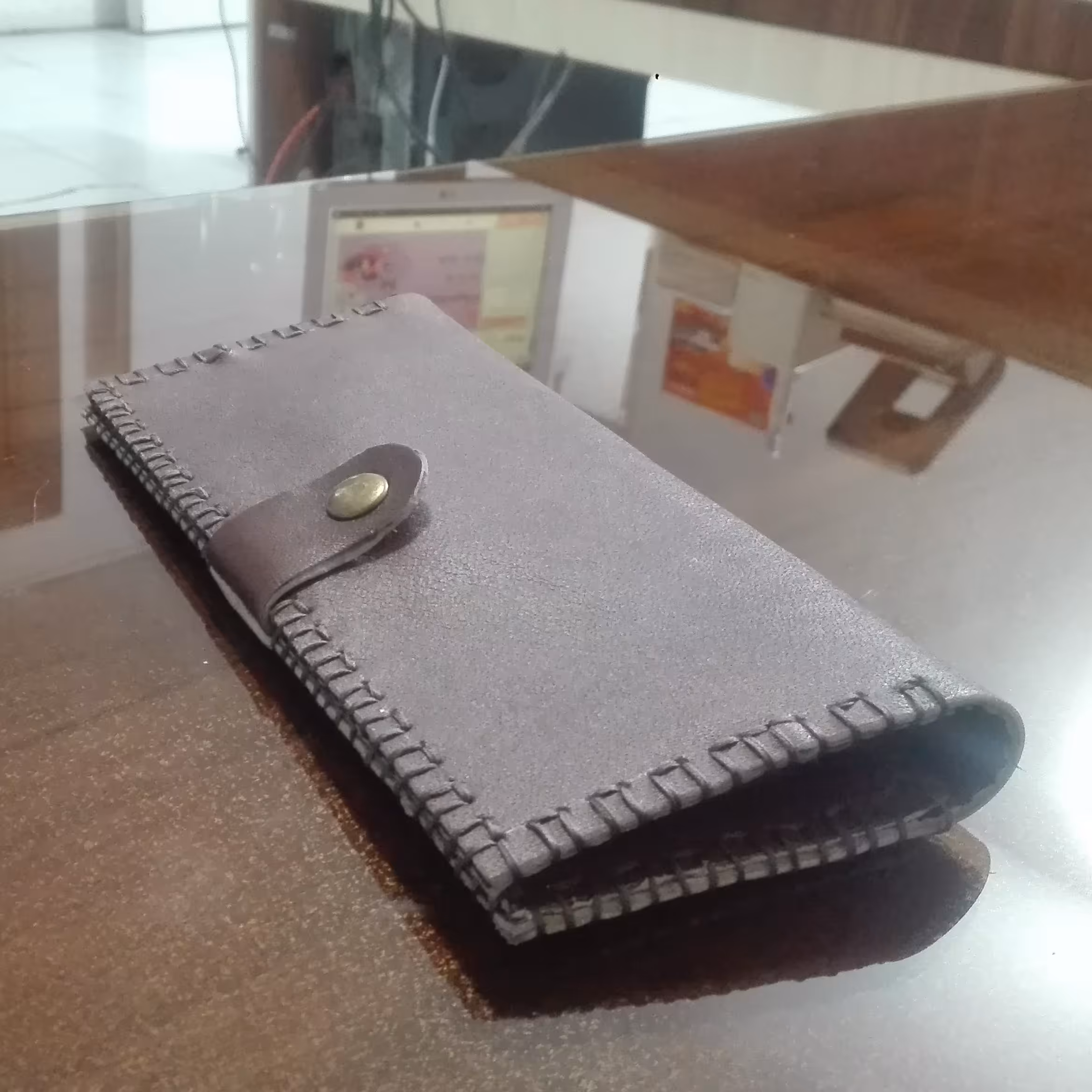 کیف دست دوز چرم طبیعی اعلا وسبک گوسفندی  با دوخت رومی 