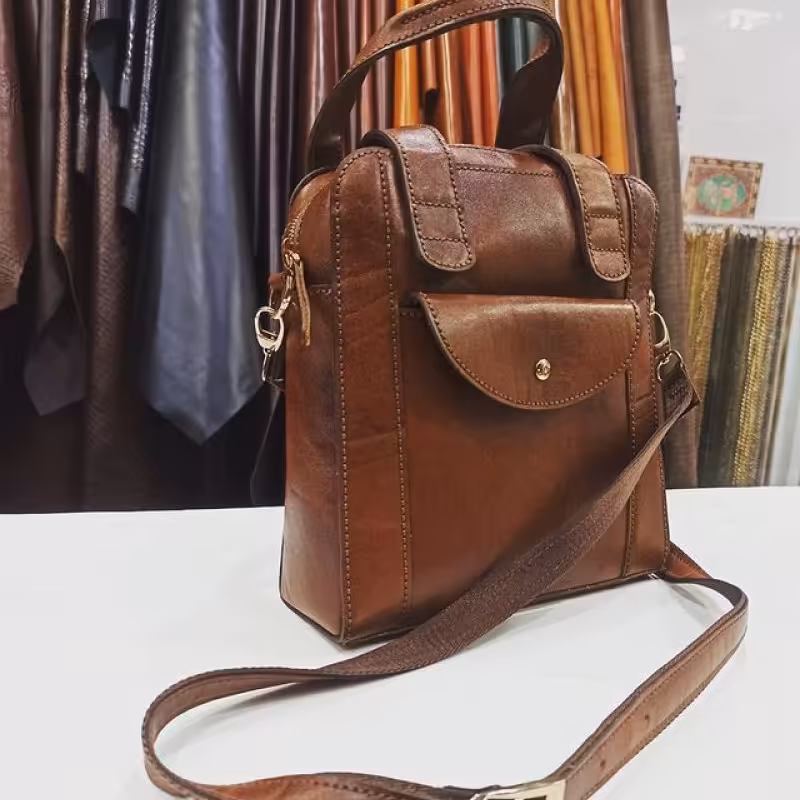 کیف دوشی و دستی اسپرت دست دوز چرم طبیعی