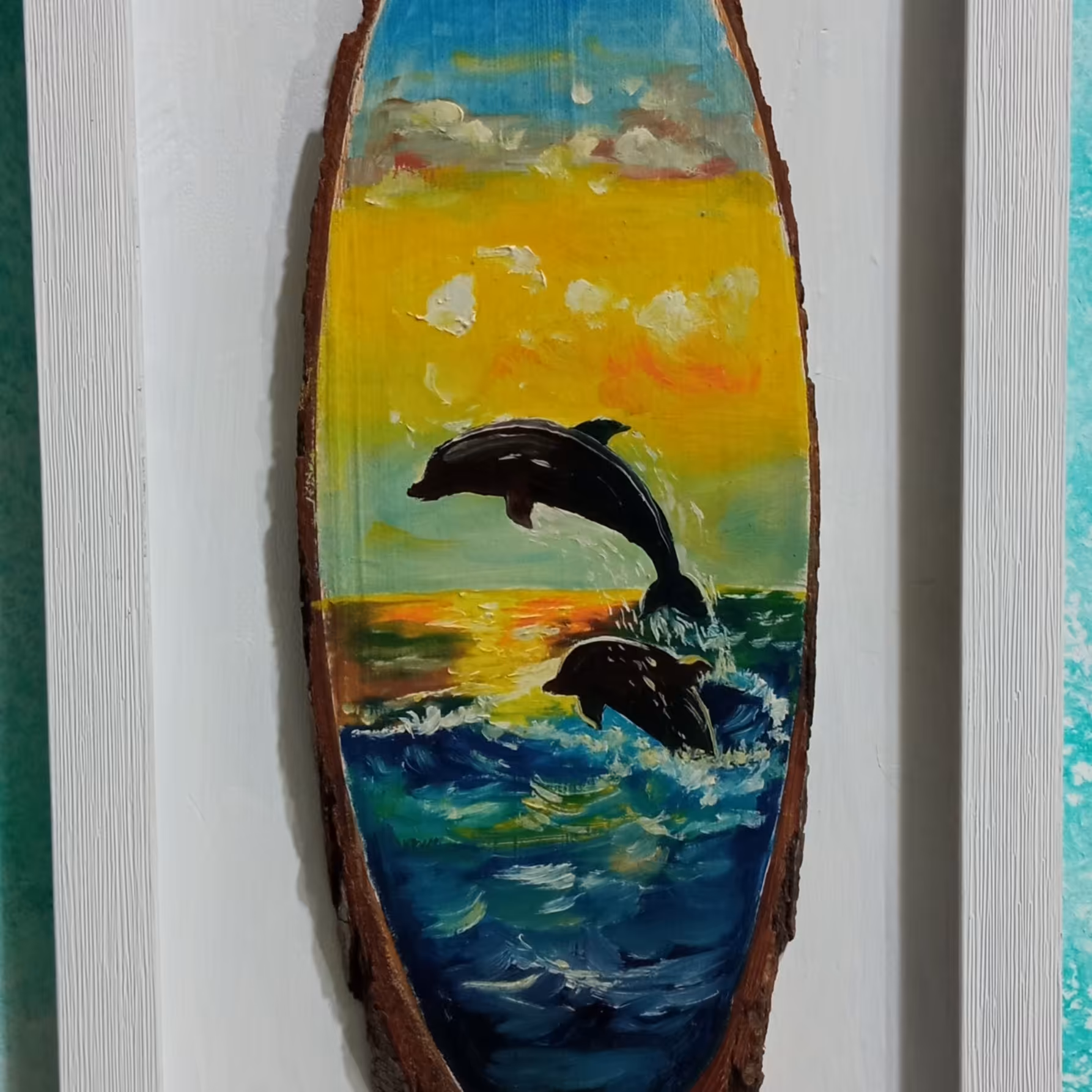 نقاشی دولفین روی چوب