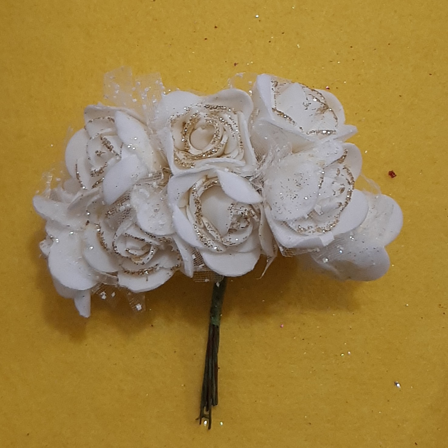 گل فومی. سفید لبه اکلیلی. تور دار. 