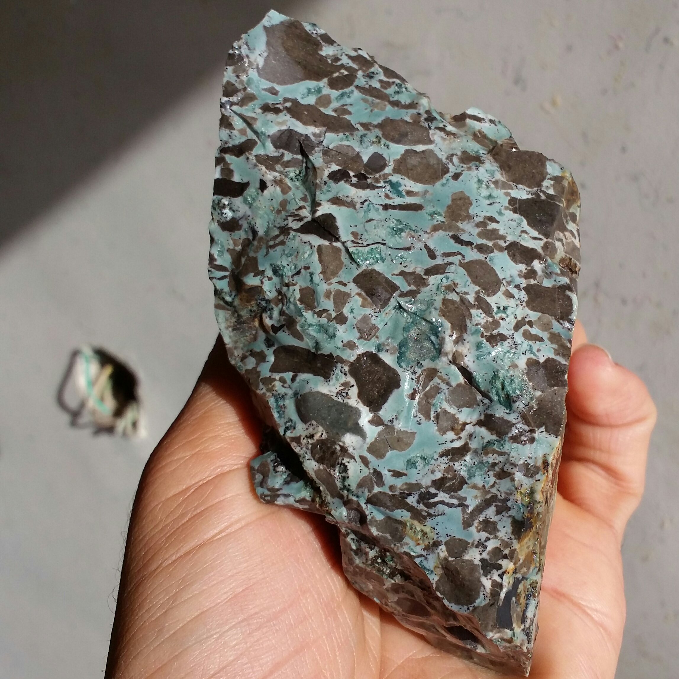 سنگ راف درشت جاسپر موکائیت 100 در 100 طبیعی شاهکار خلقت
با قابلیت ساخت چندین نگین ارزشمند
کد 9636