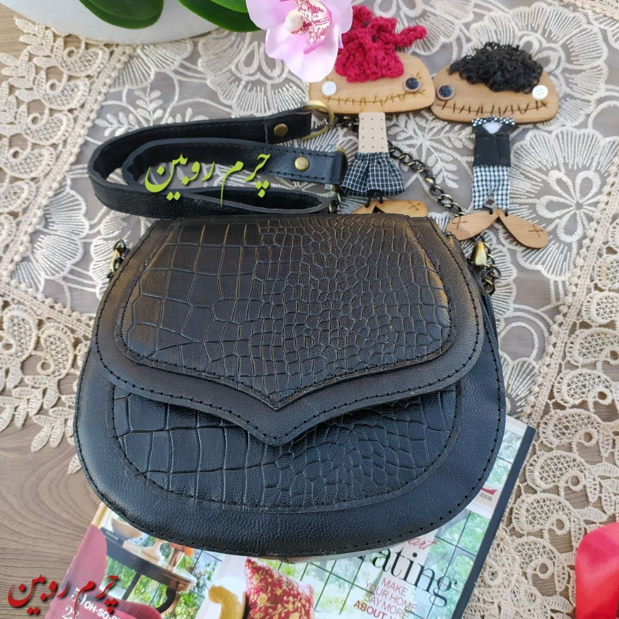 کیف دوشی زنانه سبک و جادار چرم طبیعی کیف زنانه پیاده روی