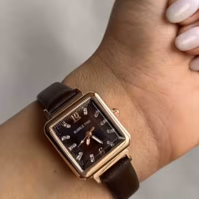 صفحه‌نگیندارقهوه‌ای