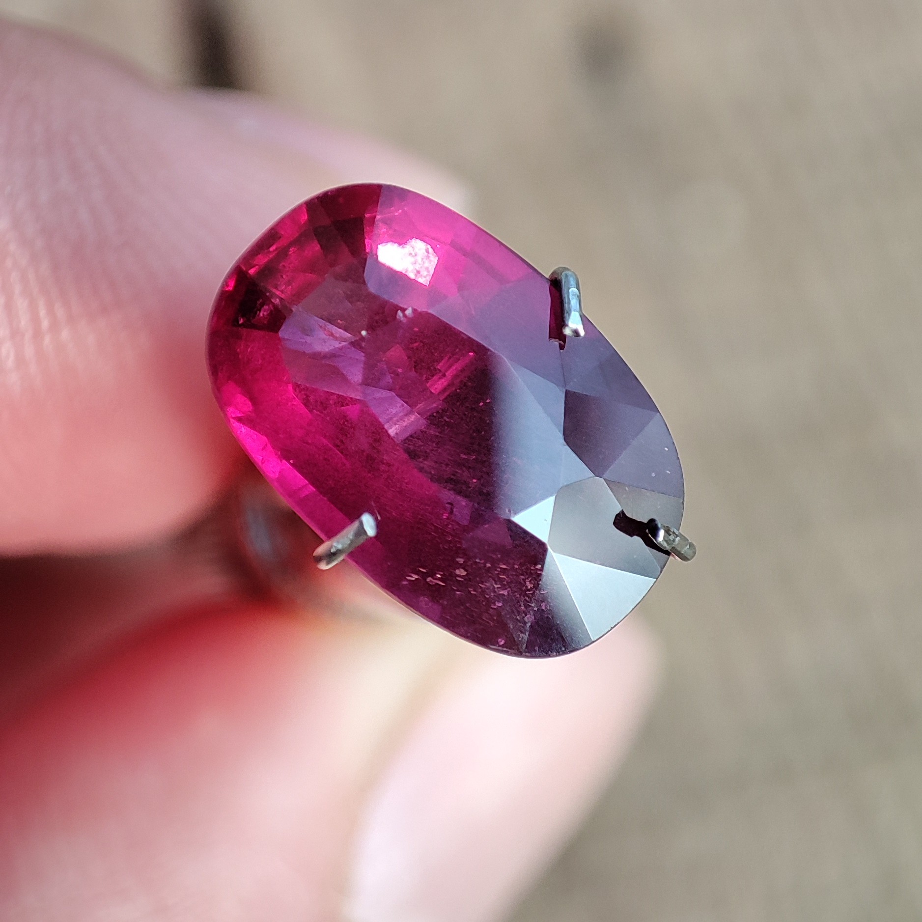 نگین گارنت رودولایت قرمز  بنفش گرید جواهری 