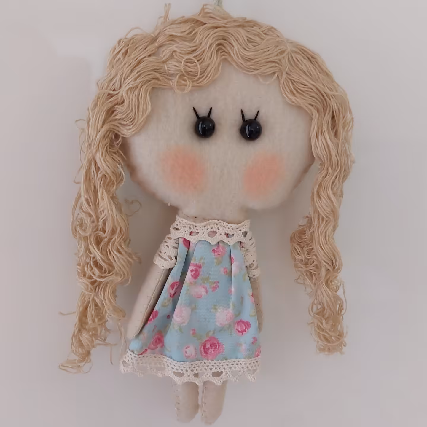 عروسک آویز