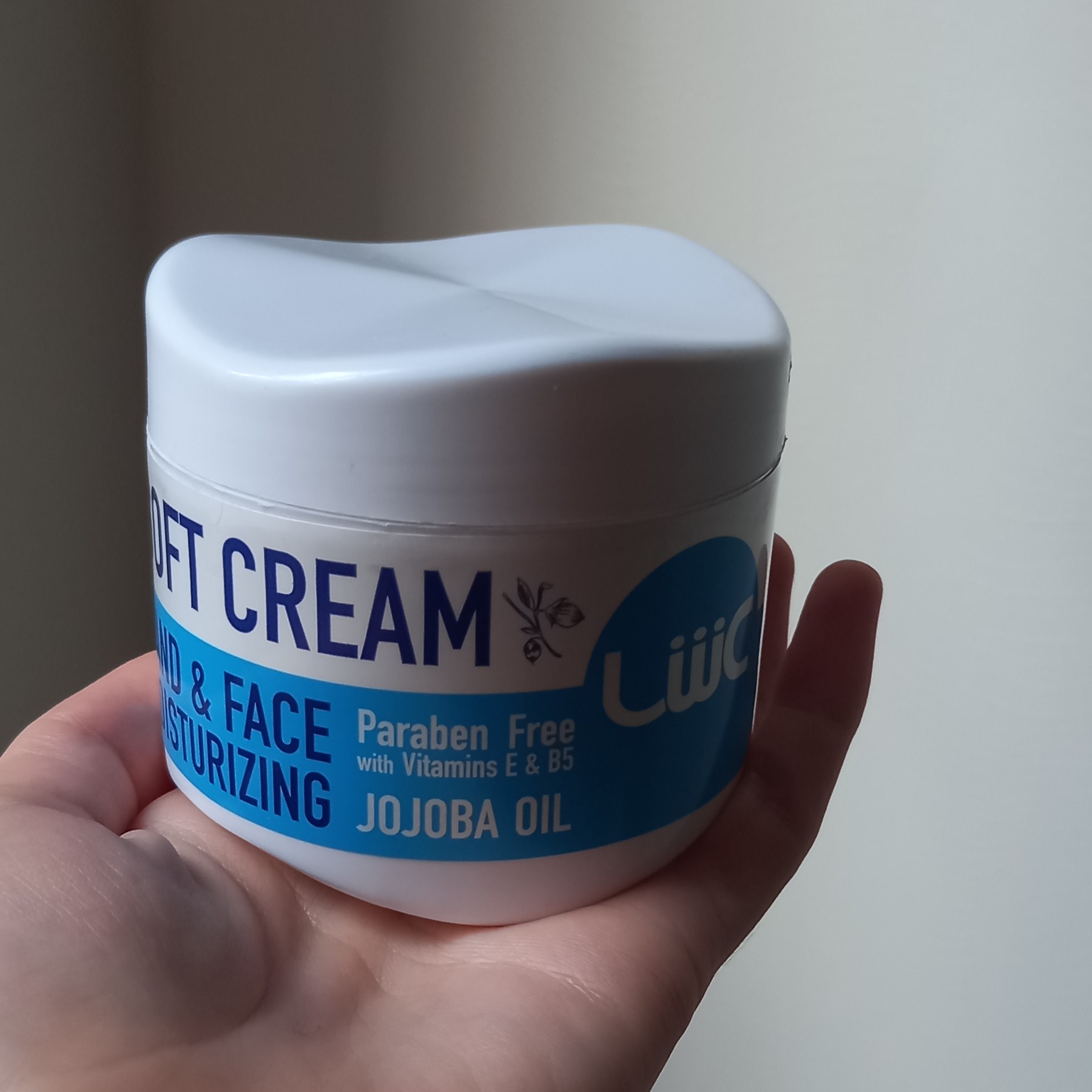 کرم مرطوب کننده عش 200 میل روغن جوجوبا انقضا 1404