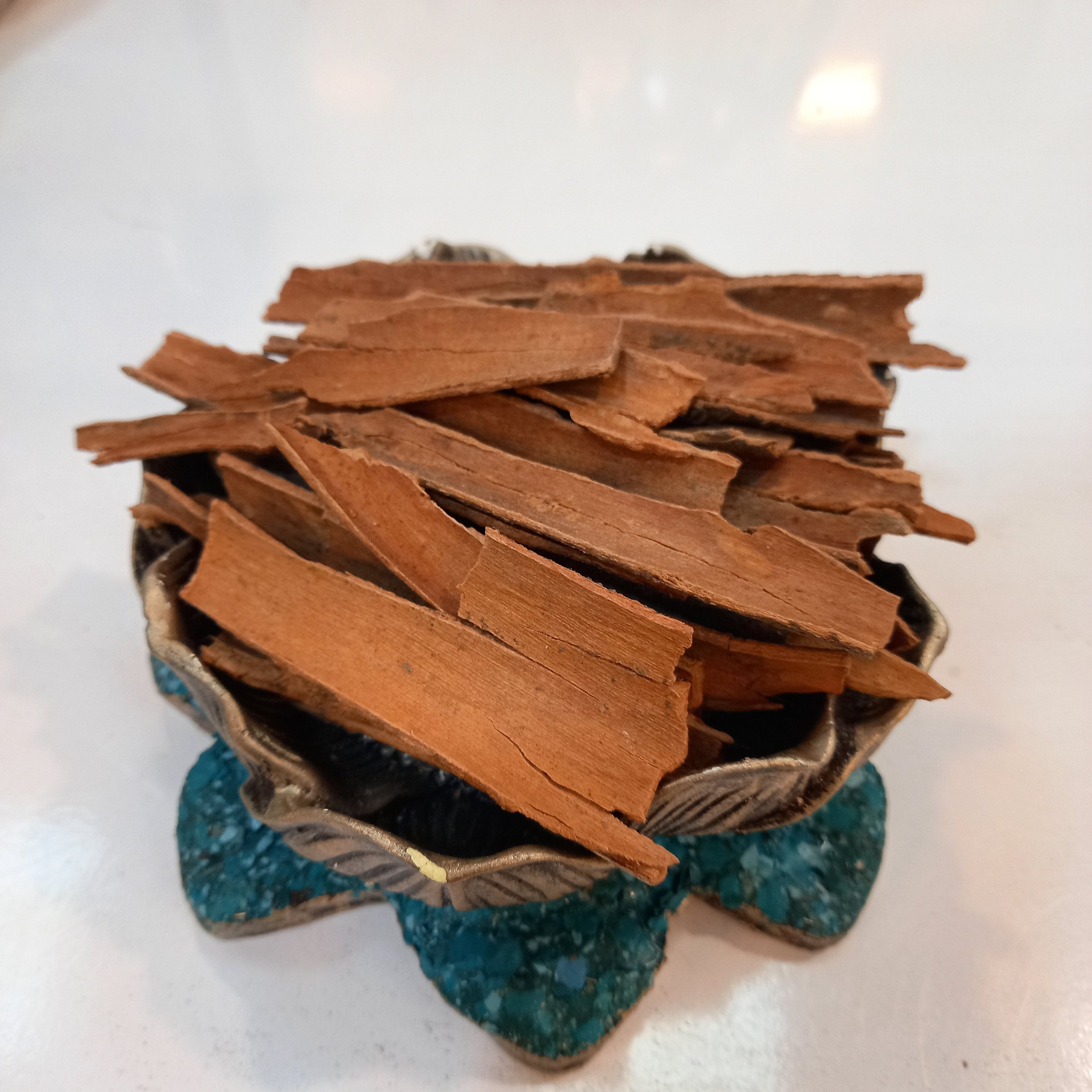 چوب دارچین هندی بسته های 200 گرمی با بهترین کیفیت و عطرو طعم عالی عطاری طب سنتی ادویه جات