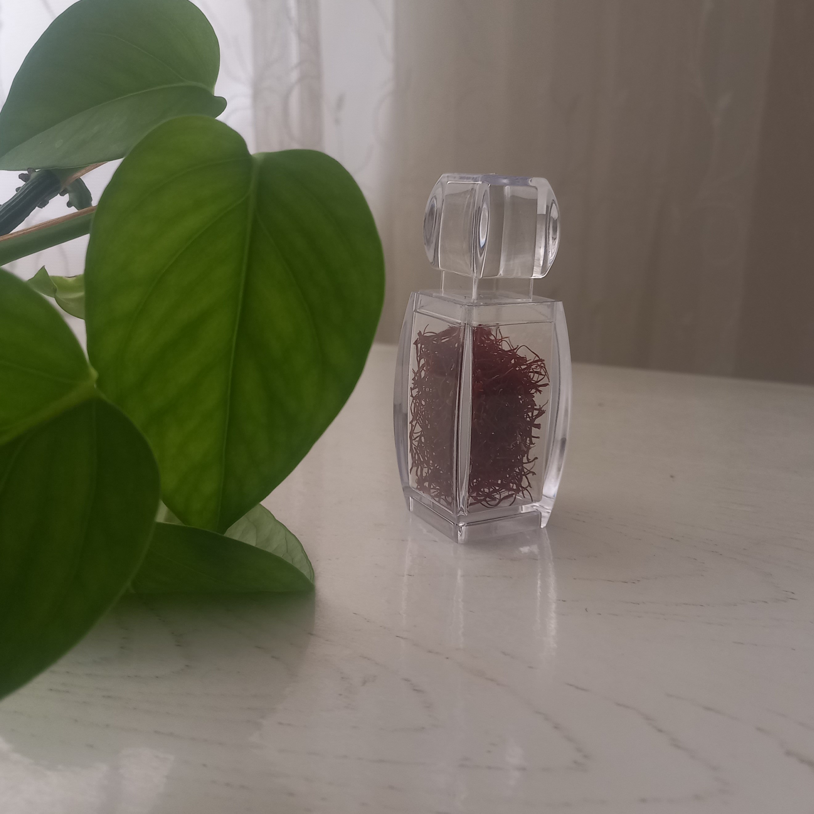 زعفران 1گرمی  باظروف اذین  زیبا وکاربردی