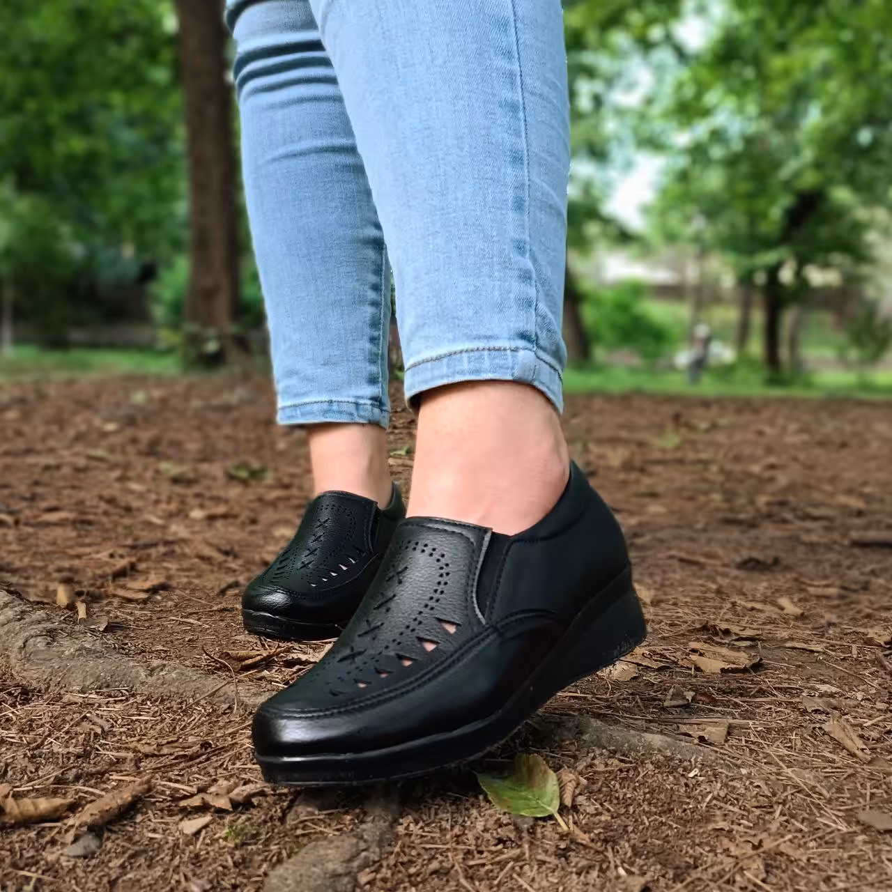 کفش  طبی خیلی زیبا رنگ مشکی و عسلی