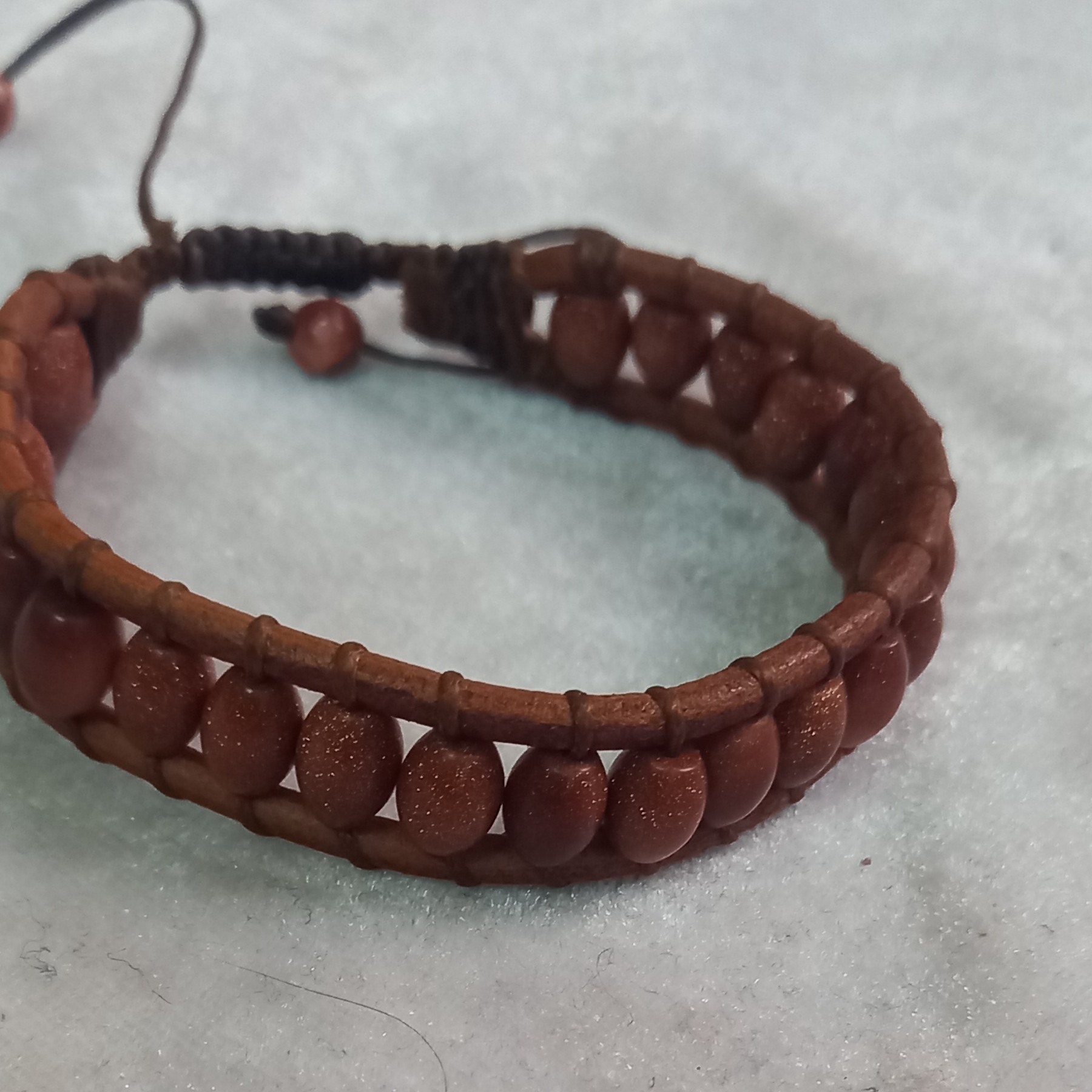 دستبند دلربا هلی با چرم طبیعی