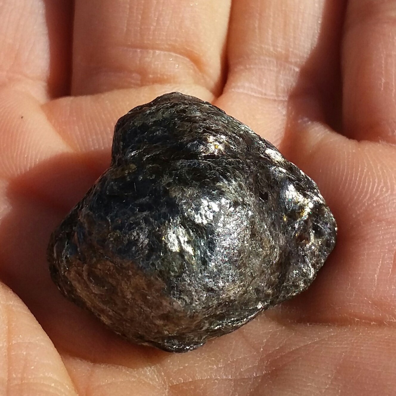 سنگ راف خام وارداتی گارنت جواهراتی محشر 100 در 100 طبیعی شاااهکار خلقت
بی نظیر شاهکار خلقت
کد 10965