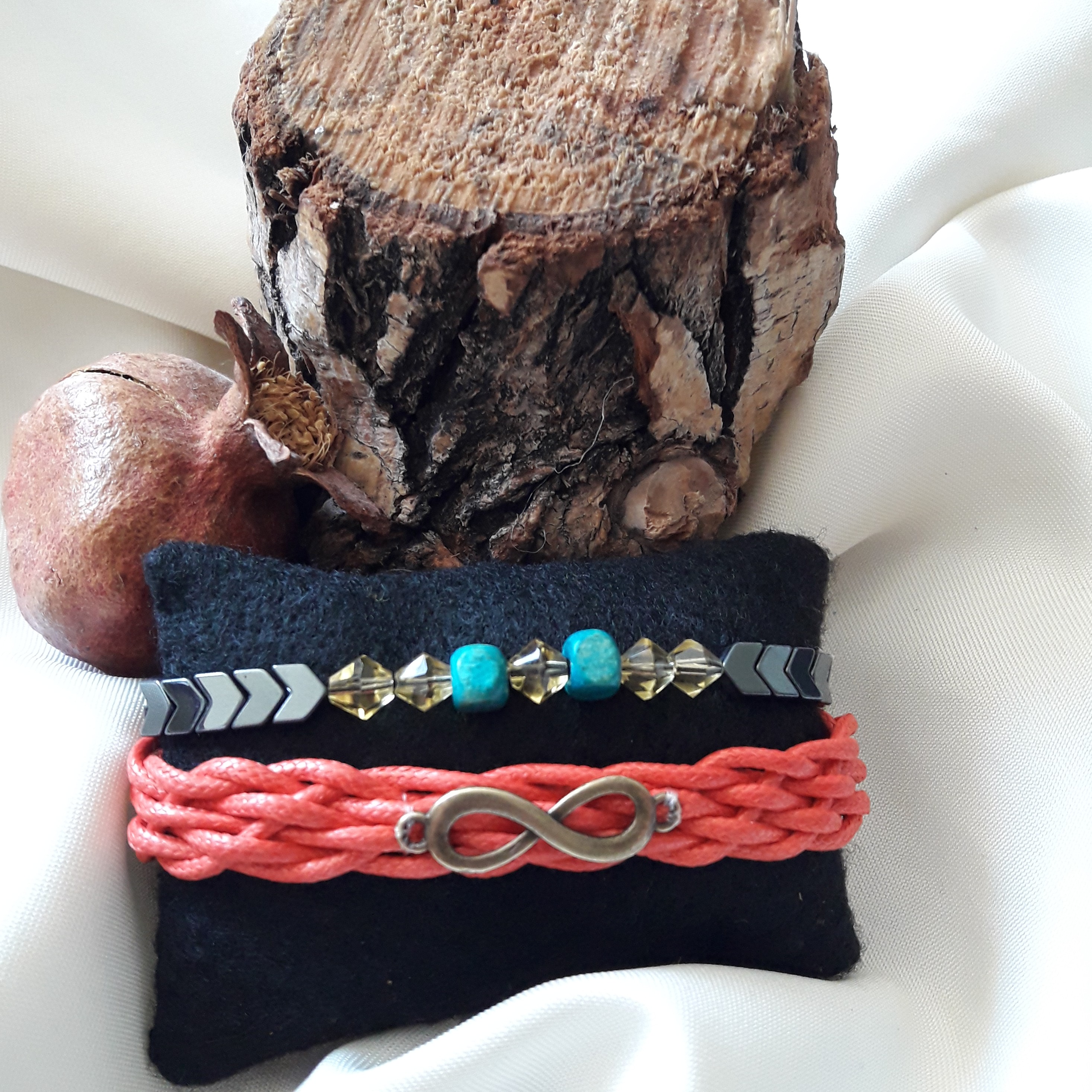 ست دستبند طرح چرم قرمز بینهایت وحدید