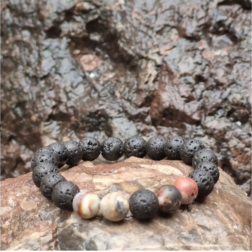 دستبند ترکیب سنگ لاوا و آمازون