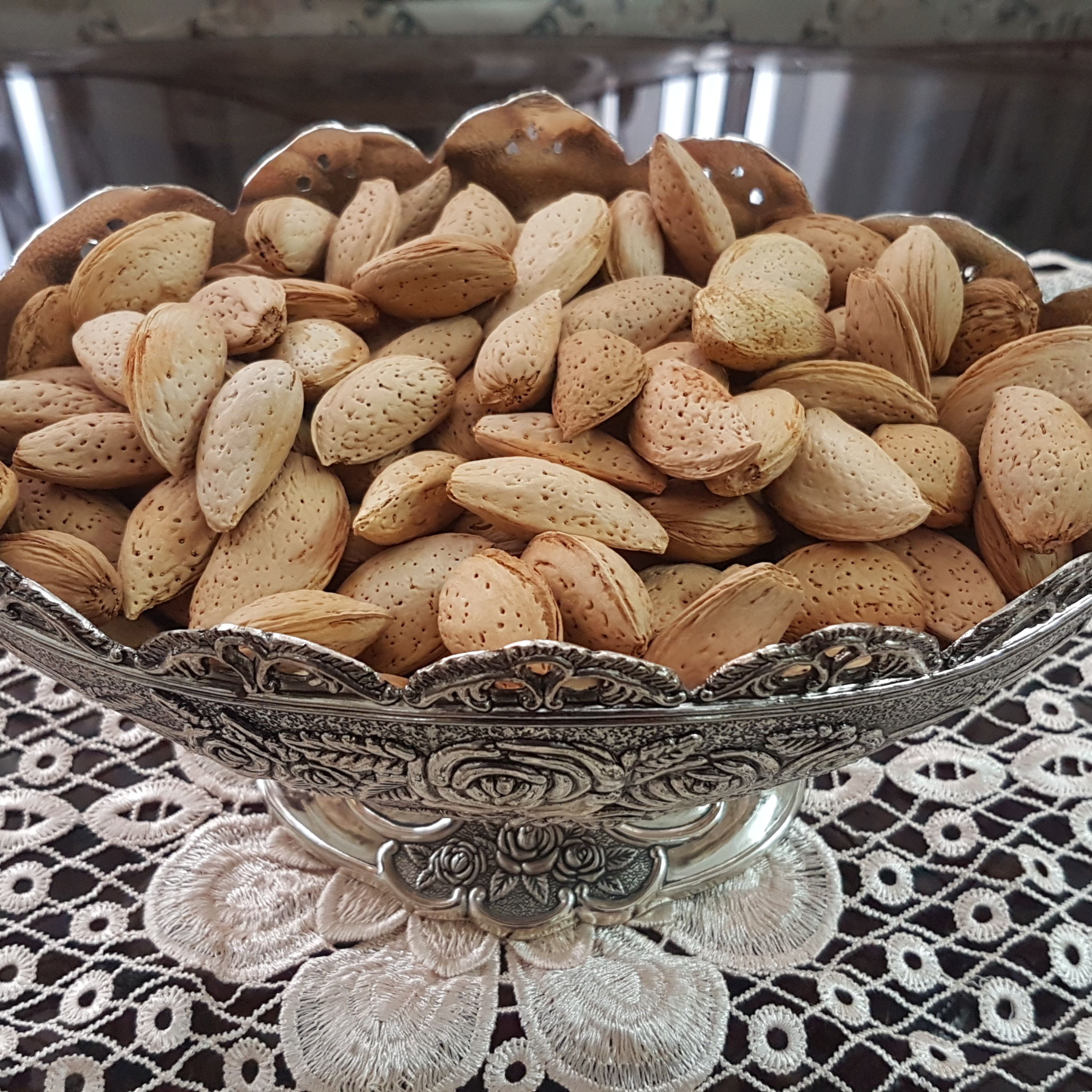 بادام سنگی دیم ( طبیعی) در بسته بندی های یک کیلوگرمی