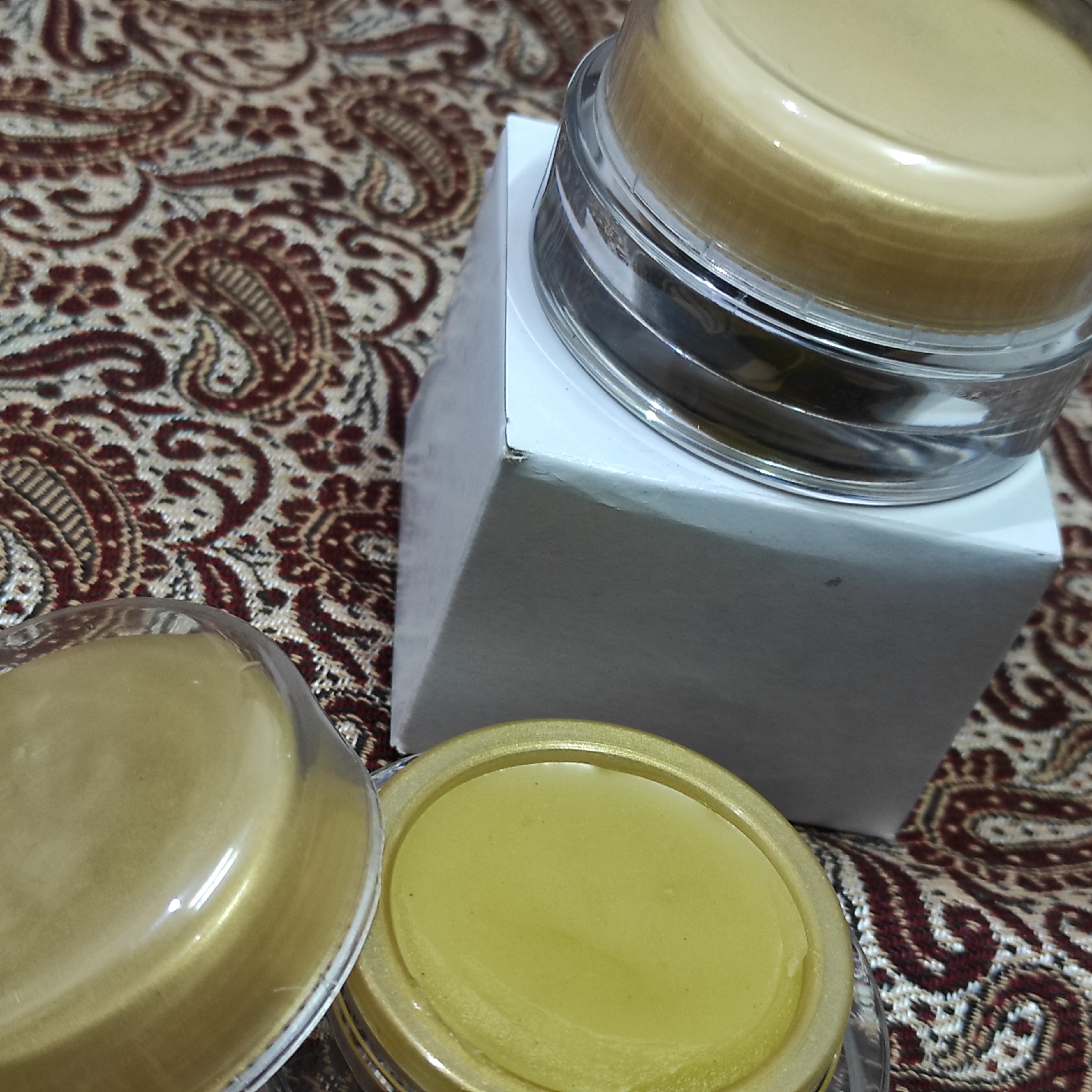 کرم دور چشم گیاهی ؛ برطرفکننده سیاهی وضد چین وچروک دور چشم