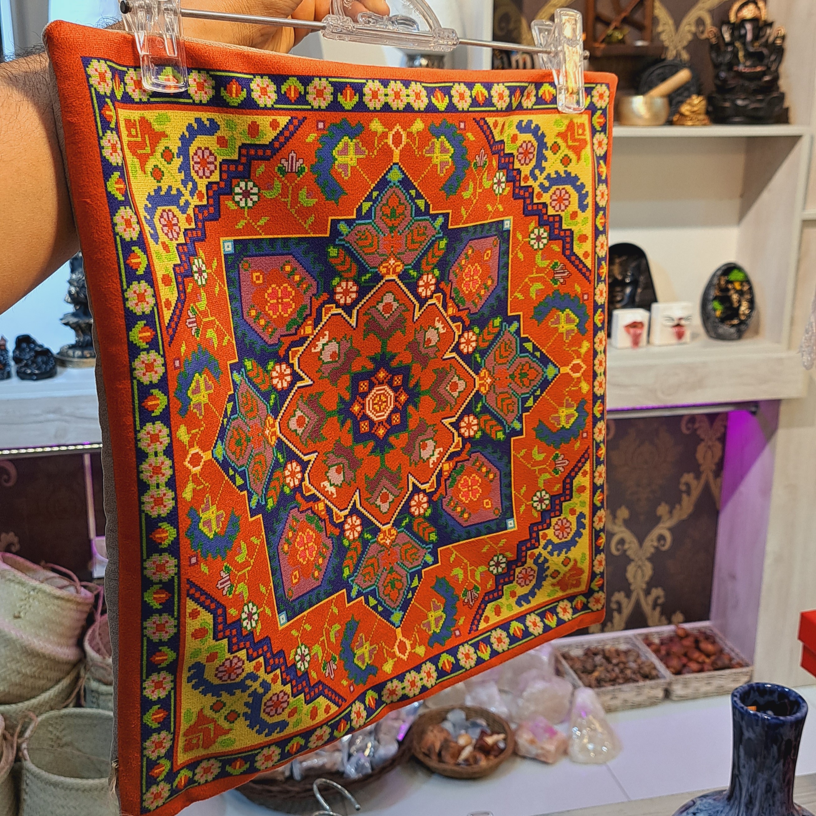 کاور کوسن مخملی  روبالشتی مخملی دیوارکوب سنتی تابلو فرش نقاشی سنتی  کوسن دستساز کوسن وارداتی بالشت مخملی کنار مبلی