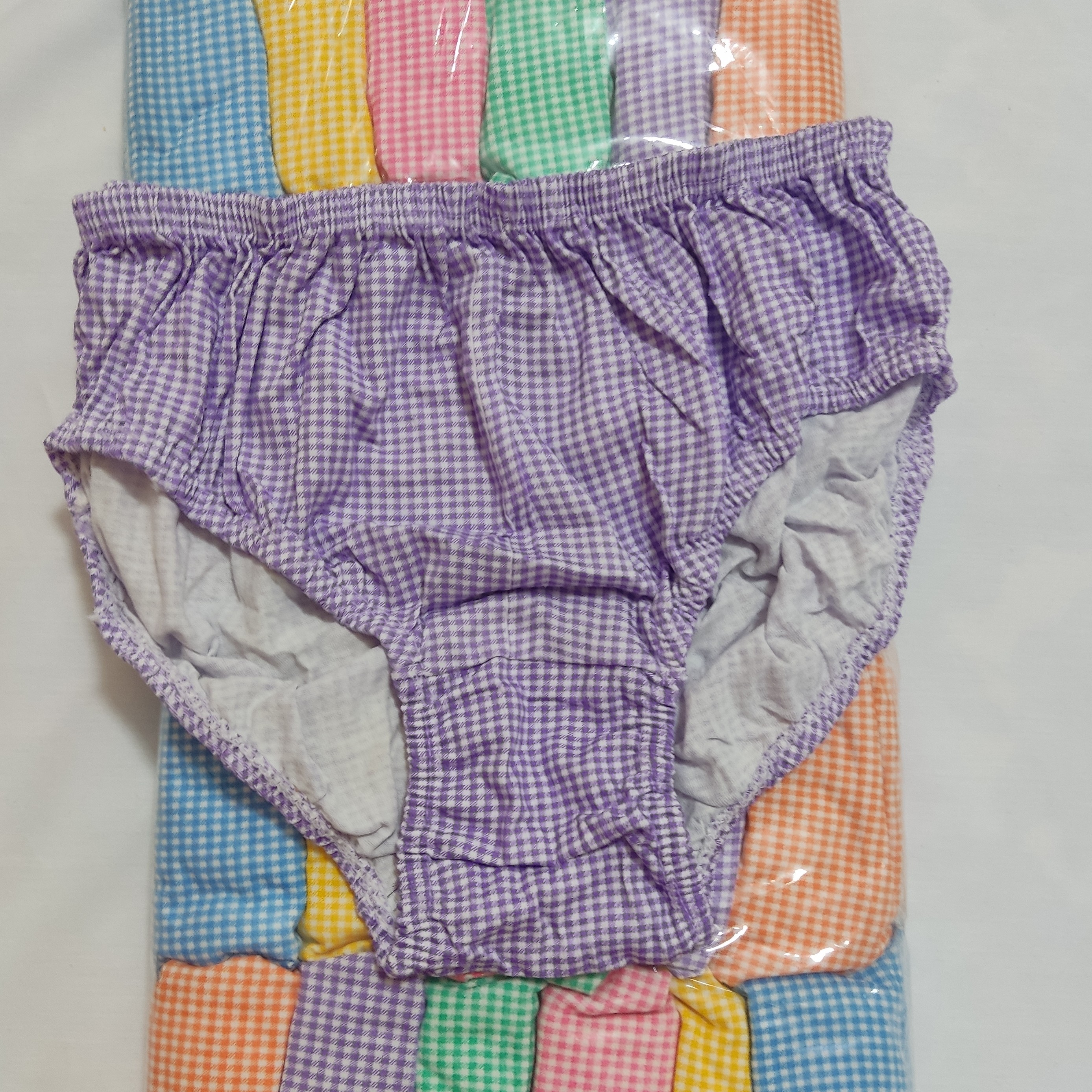 شورت نخی طرح چهار خانه  زنانه سایز xxxl جنس باکیفیت و بادوام مناسب برای سایزهای  50 و 52  در رنگ های مختلف