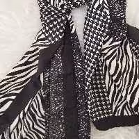 شال سفید مشکی