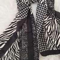 شال سفید مشکی