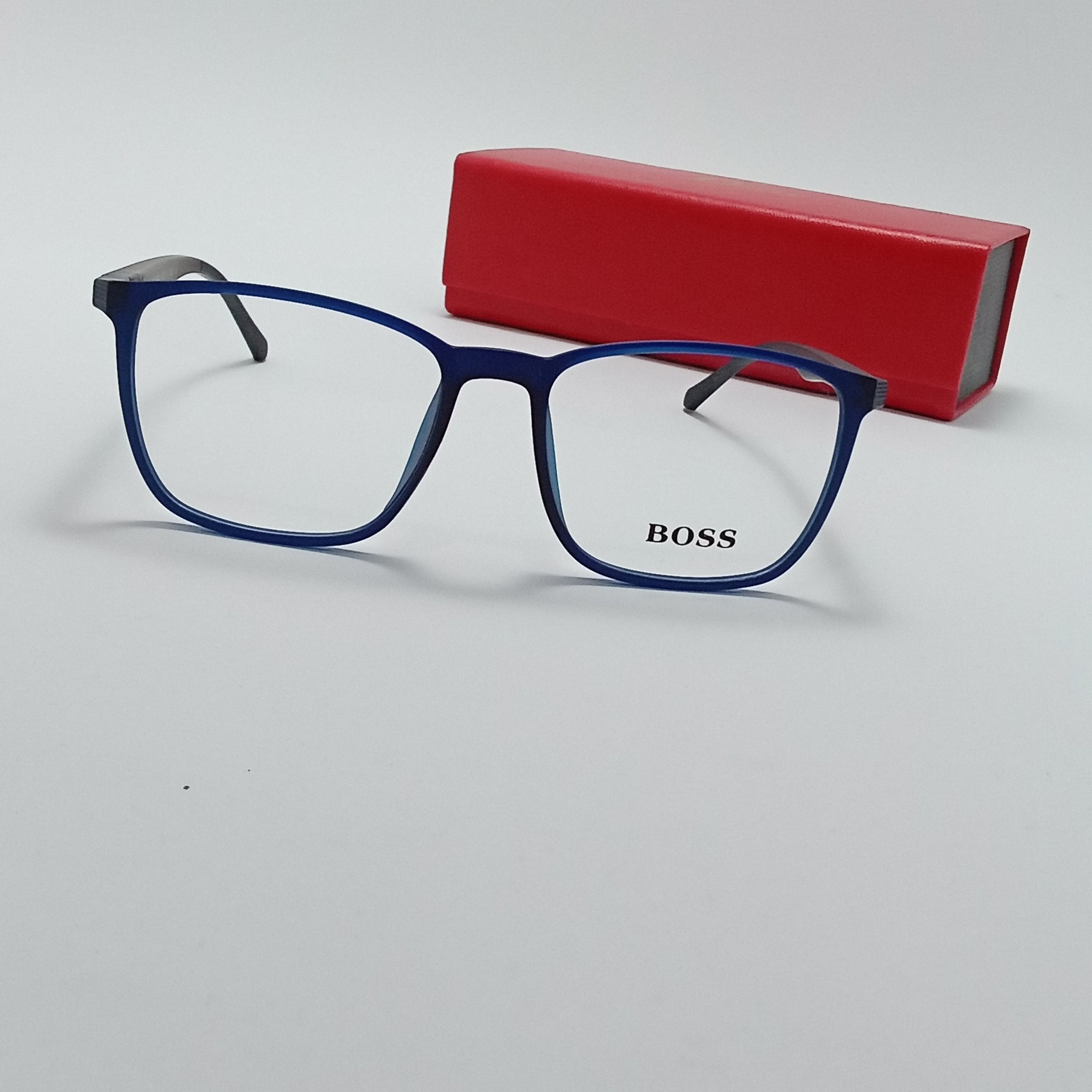 یک فریم عینک طبی بسیار سبک و زیبا برای استفاده روزمره بسیار مناسب و راحت