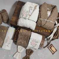 ست حوله دوقلو گلدوزی دورونخ طرح ویونا مدیوم ،لارج کارینا با باکس مقوایی 