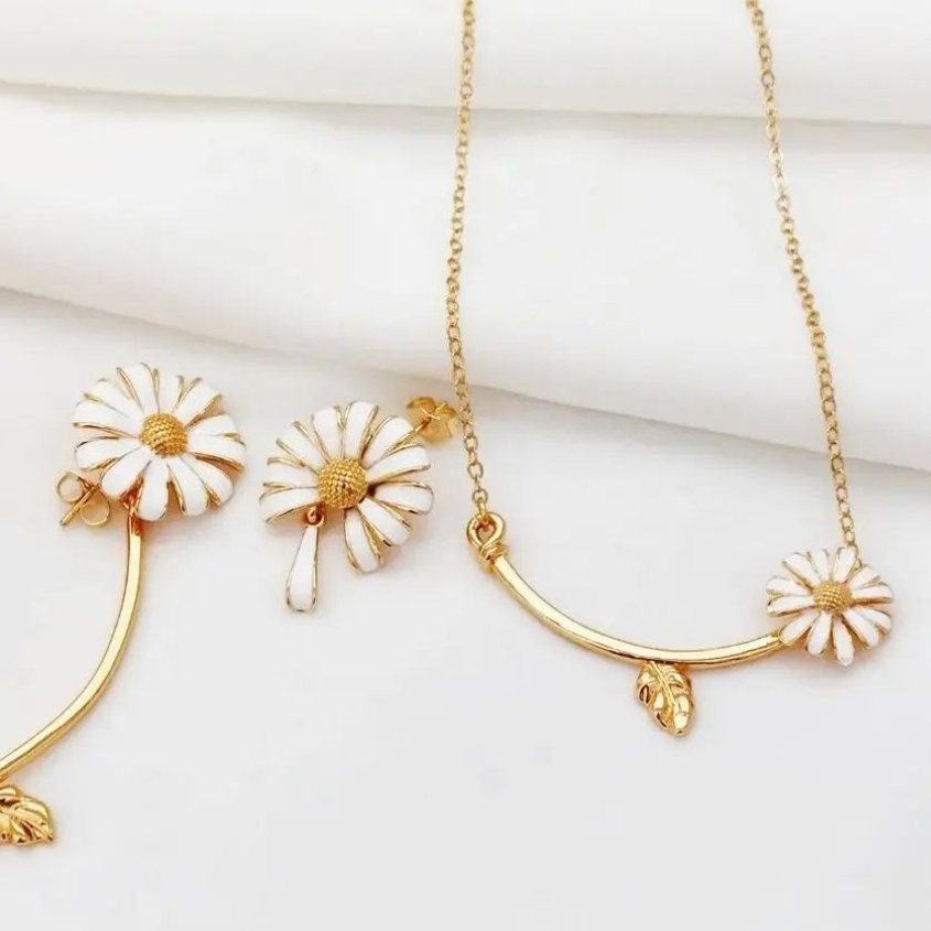 نیم ست بابونه استیل شامل گردنبندو گوشواره، ضد حساسیت و رنگ ثابت