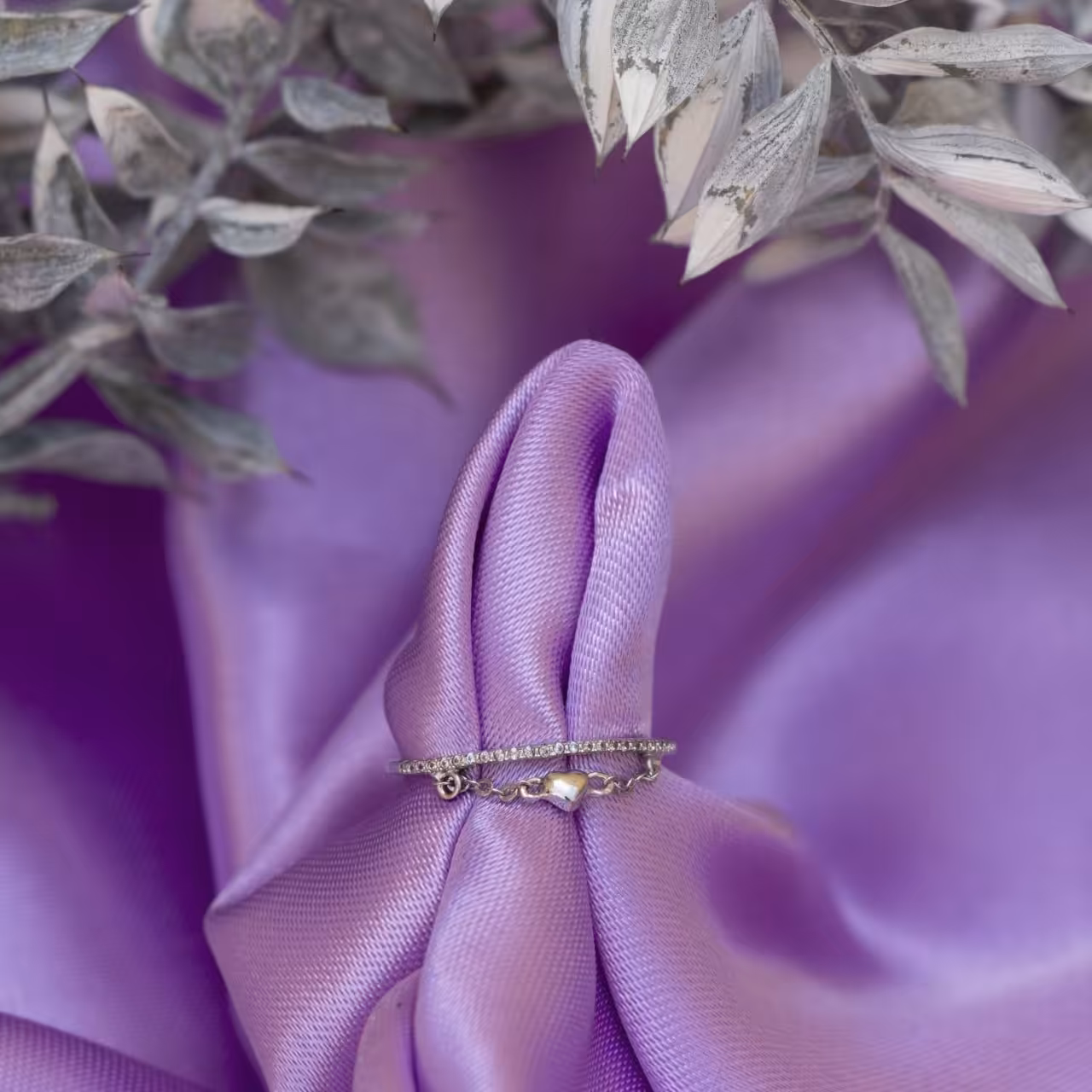 انگشتر جواهری طرح قلب 
