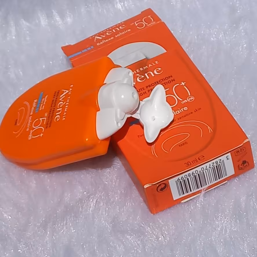 ضدآفتاب بدون رنگ  اون 
Spf50
مخصوص پوستهای حساس و نازک
مناسب برای کودکان بزرگسالان 
ضد تعریق و مقاوم در برابر آب 
محافظت