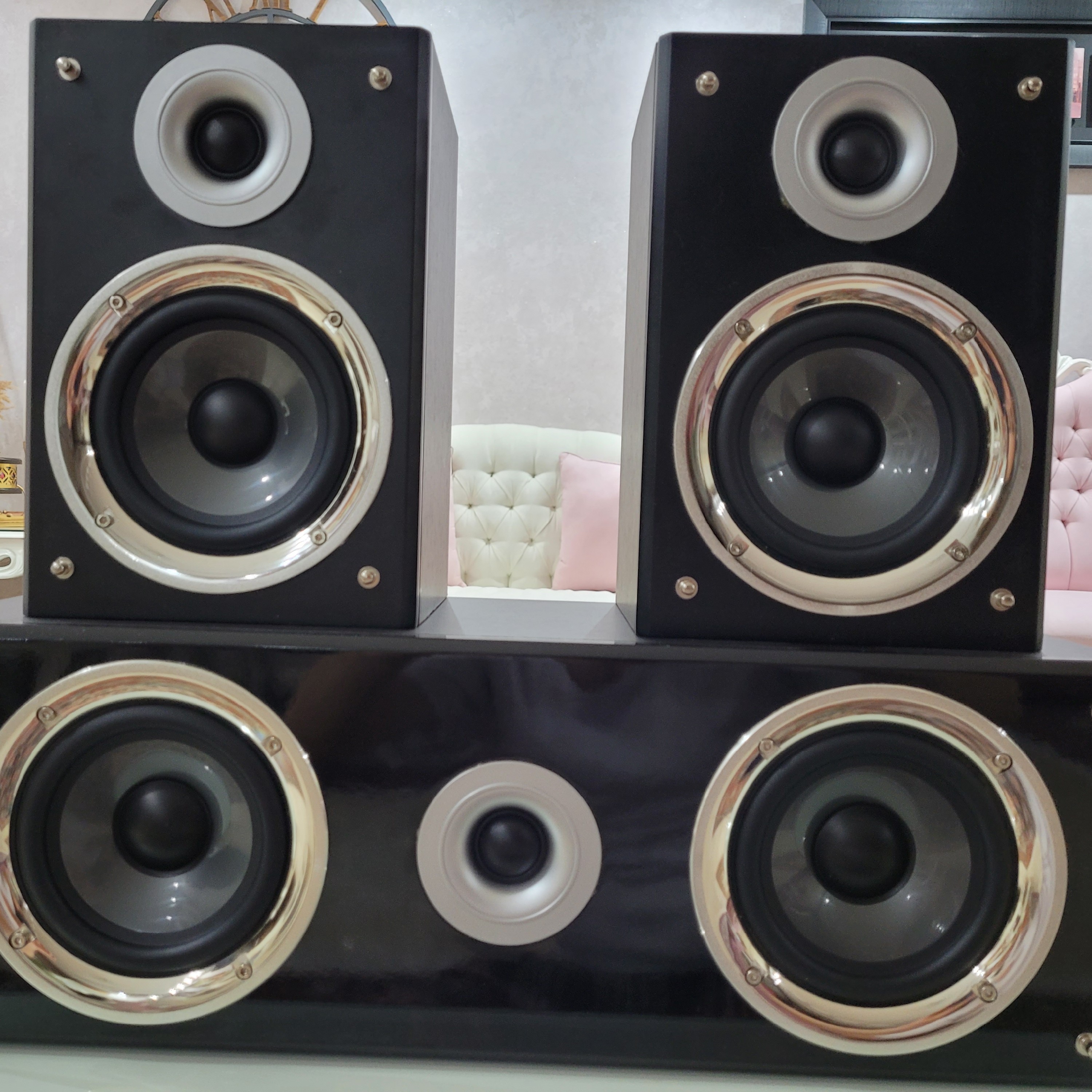 اسپیکر دی جی پرو  ساخت چین 3 تیکه آکبند دارای 2عدد بوگشلف و 1 عدد سنتر بسیار با کیفیت و جمع جور  