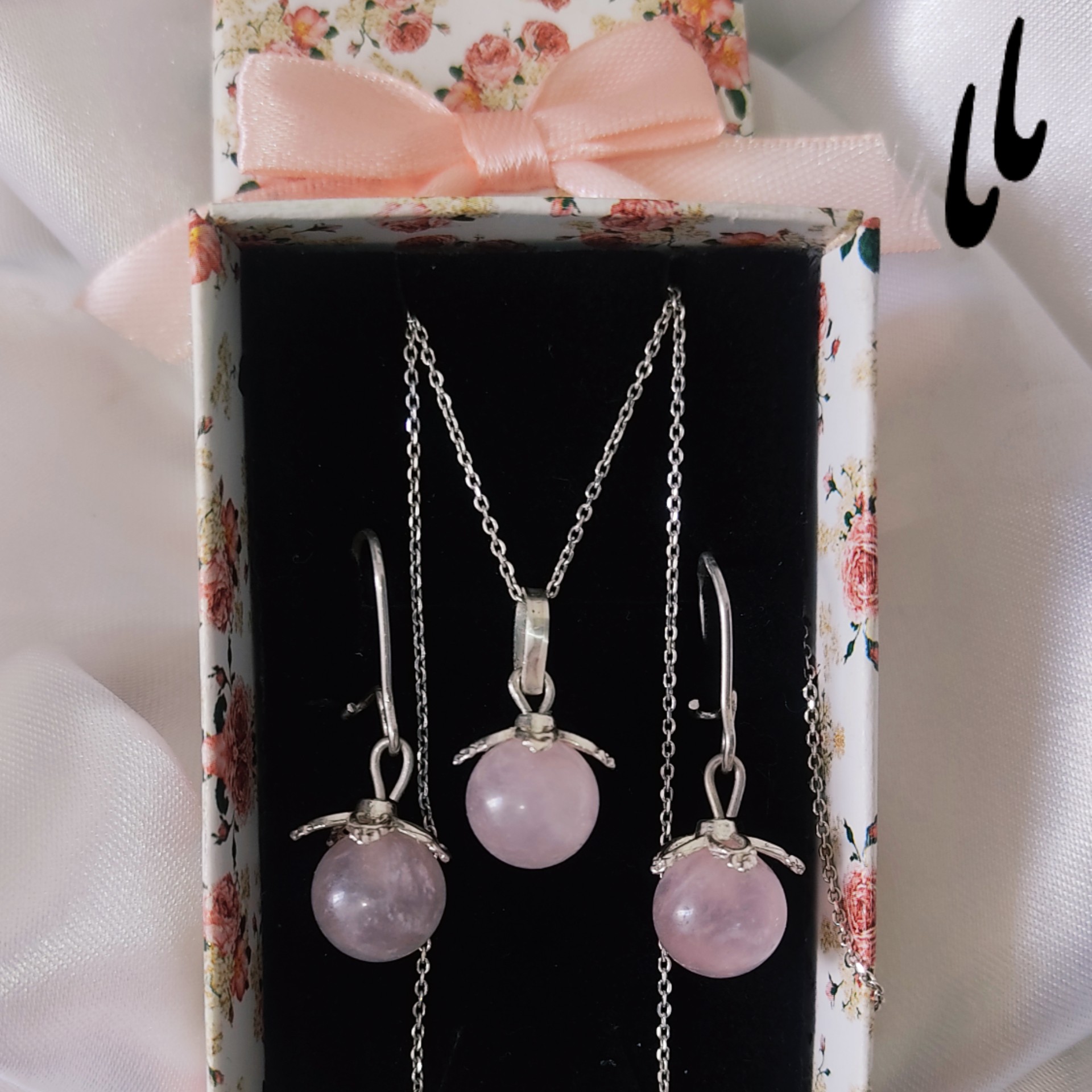 نیمست نقره با گوهرهای رز کوارتز طبیعی اصل درشت و خوشرنگ صورتی (سنگ عشق)